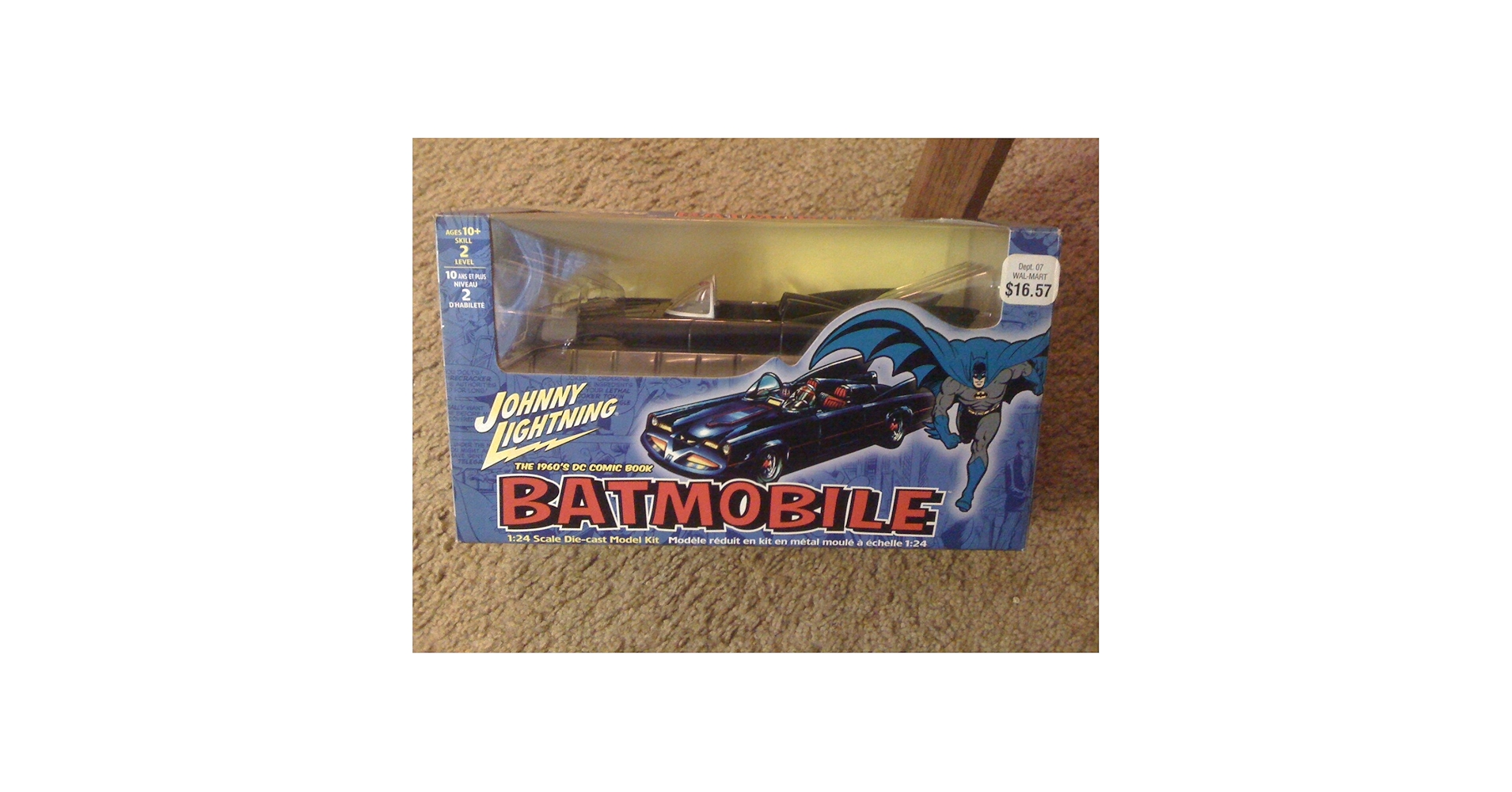 Johnny Lightning Batmobile 1:24 スケール Amazon.com: Johnny Lightning DC Comic Book 1960's Diecast 1