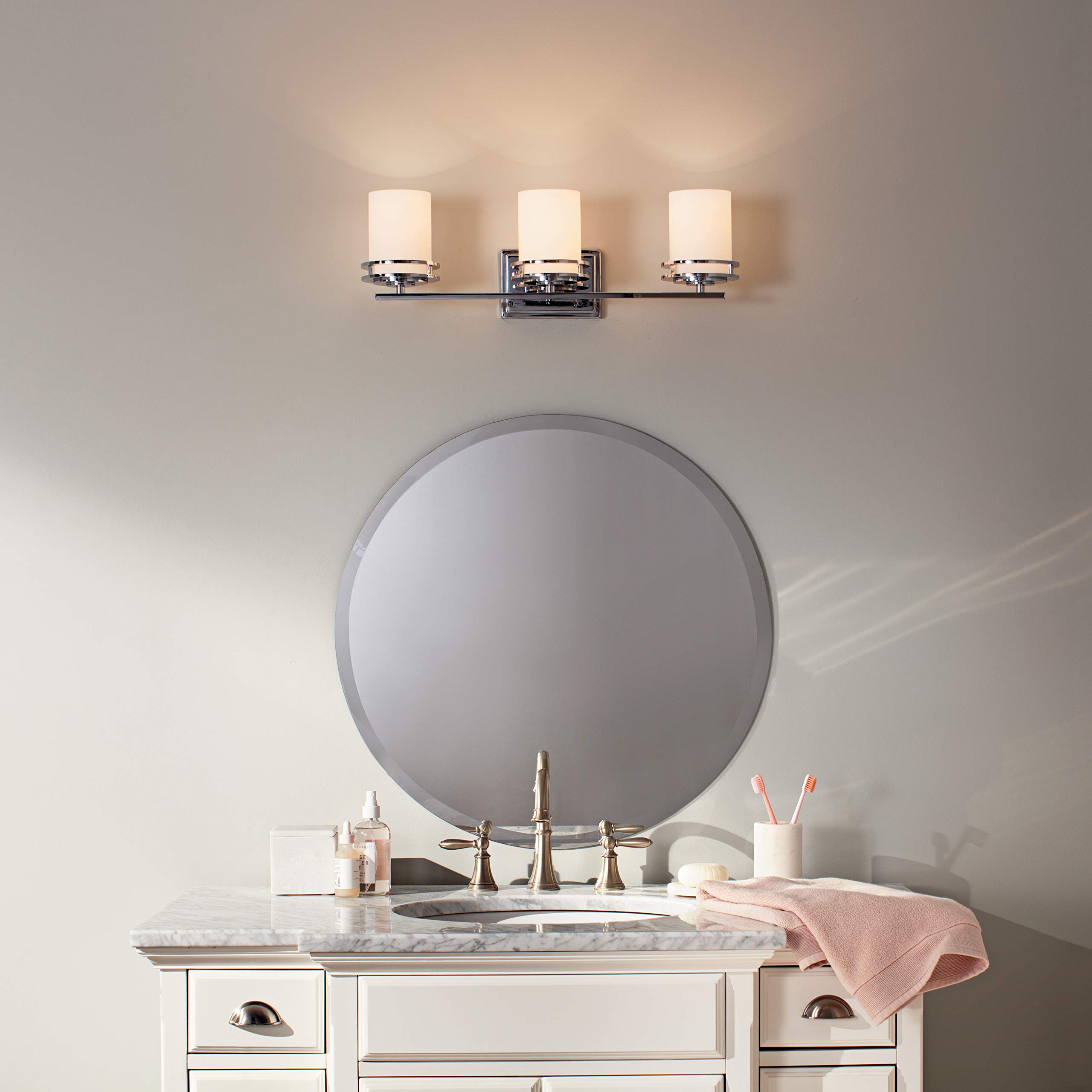 Amazon | Kichler Lighting 3個の照明 ヘンドリック 白熱灯 浴室用照明