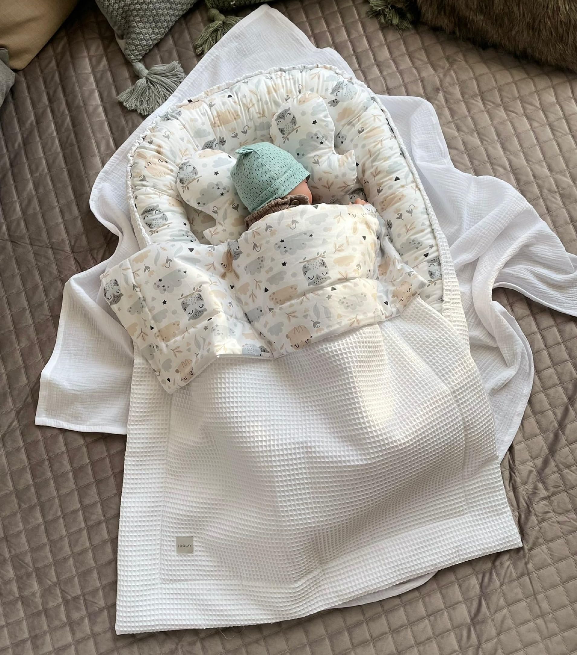Paracolpi a nido d'ape, colore bianco, beige e bianco, per neonati, materassino da viaggio, paracolpi solo/o, in set regalo premium (paracolpi + copertura (80 x 100 cm) + farfalla + orsacchiotto)