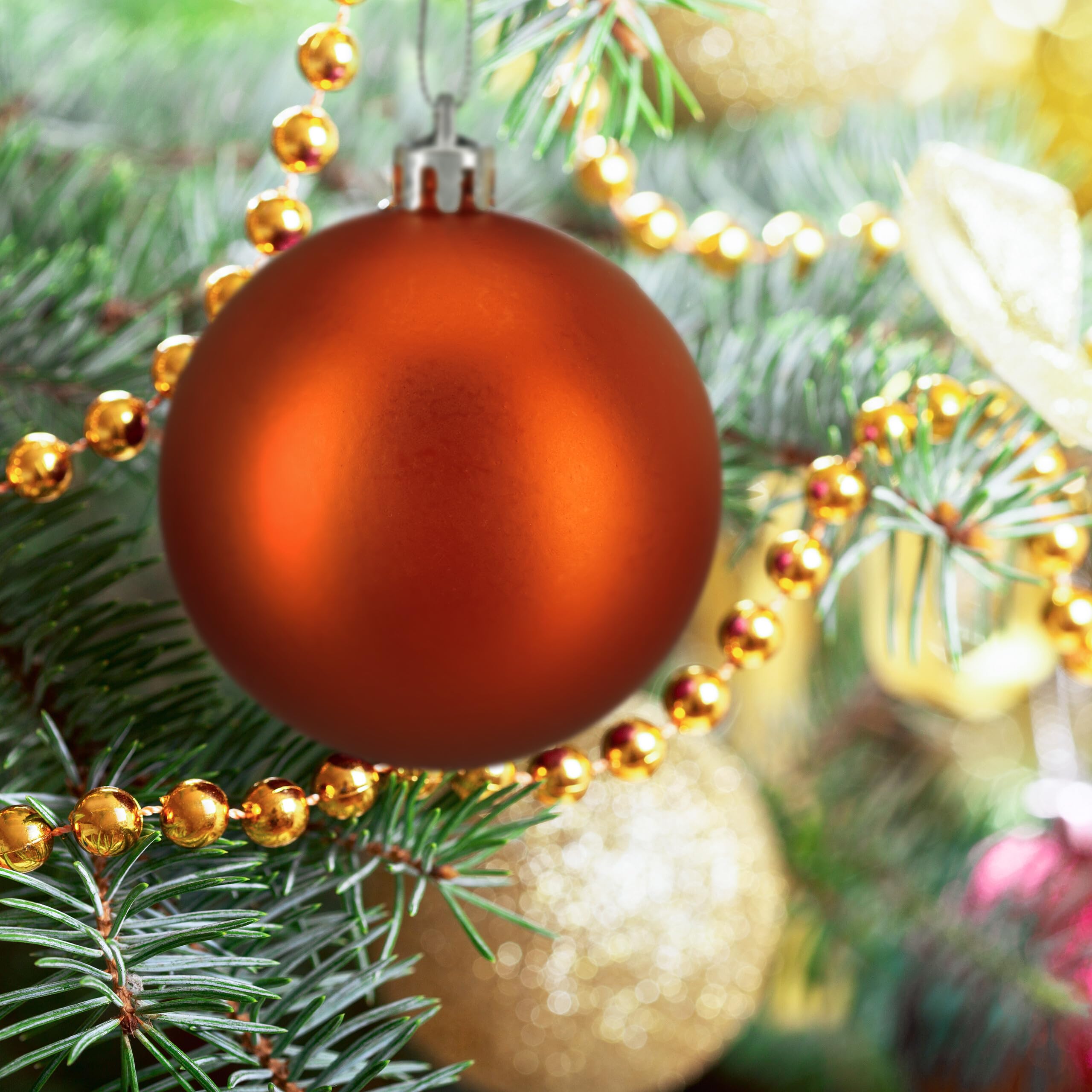 Couronne De Noël (D33 Cm) Boules Pailletées Et Brillantes Rouge - Couronne Et Branche