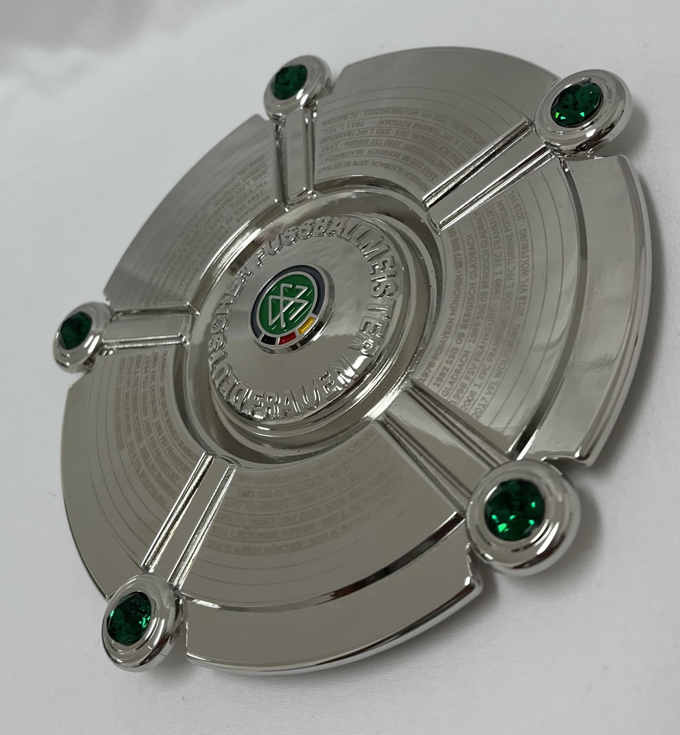 DFB - Balón de fútbol para mujer, 150 mm de diámetro de metal, artículo oficial de la Federación Alemana de Fútbol | Caja de regalo | Certificado de autenticidad holograma | Master Gravuren