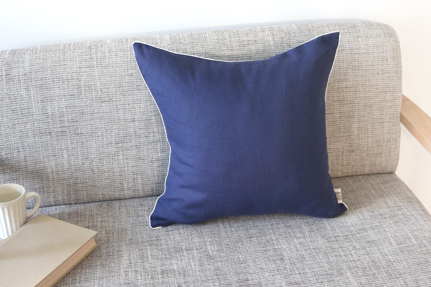 青い正方形の座布団 青い正方形の座布団 - メルカリ