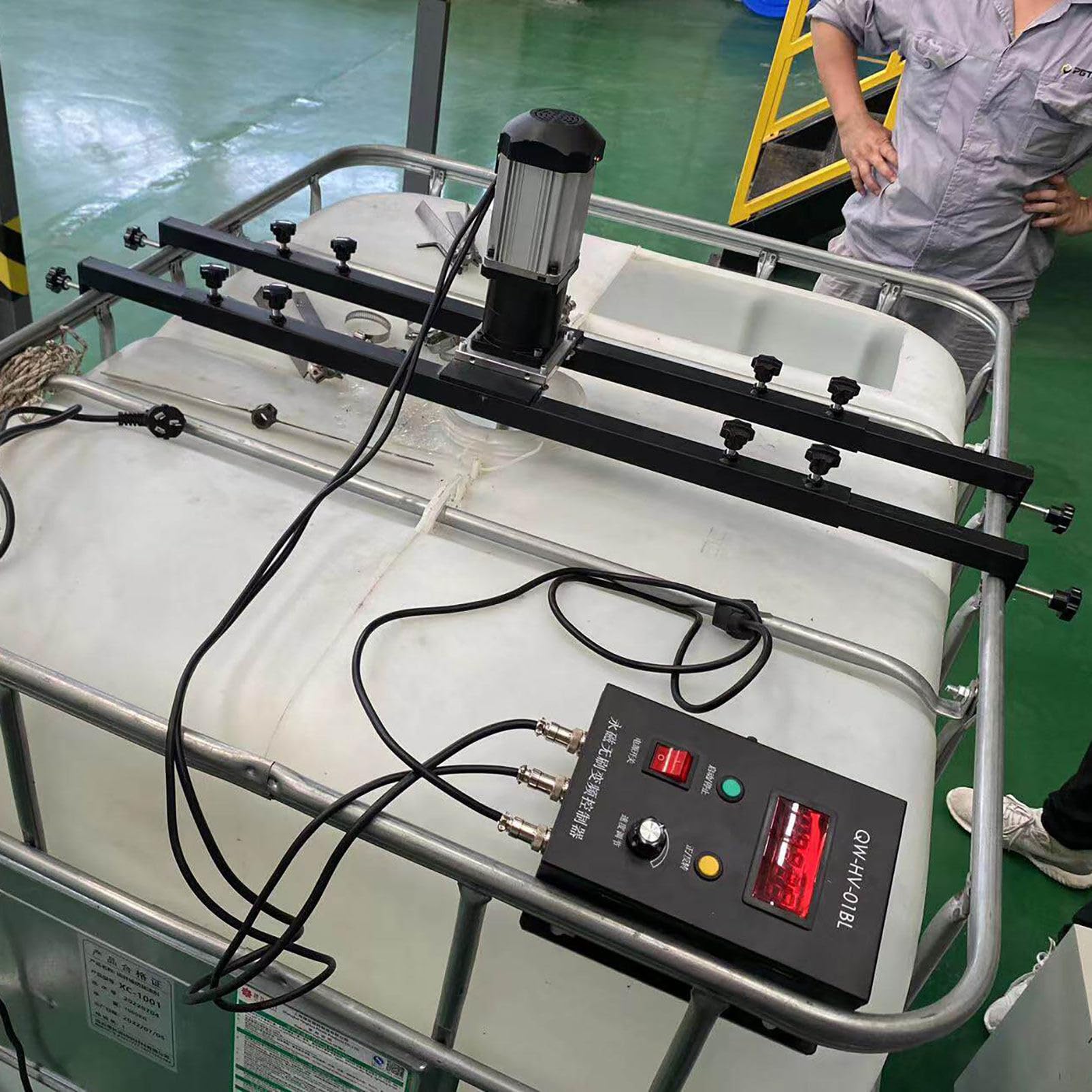 Mezclador de mano eléctrico IBC de 980 W, agitador de tanque de 1000 L, máquina agitadora de pintura comercial con soporte ajustable, velocidad de 0-3000 RPM y protección contra sobrecarga