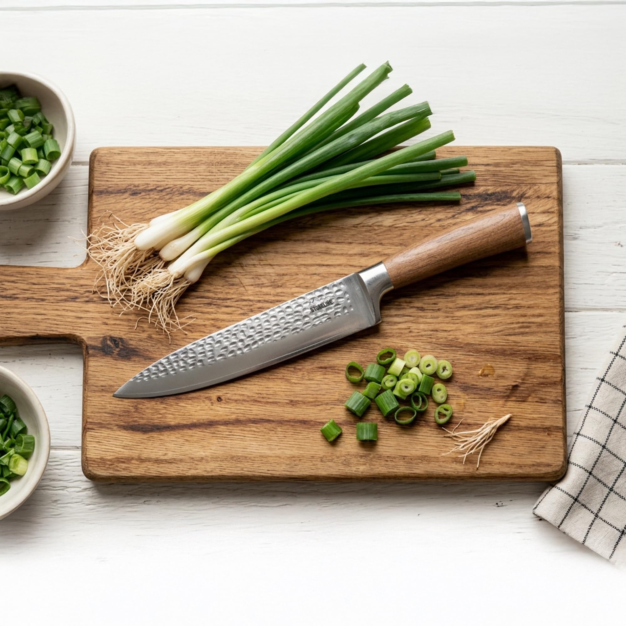 STONELINE Cuchillo Chef de Acero Damasco 34 cm, Hoja Martillada Extremadamente Afilada de 20,3 cm, 67 Capas, Cuchillo Cocinero Uiversal Profesional, Mango de Nogal, Embalaje Madera, Cuchillo Cocina
