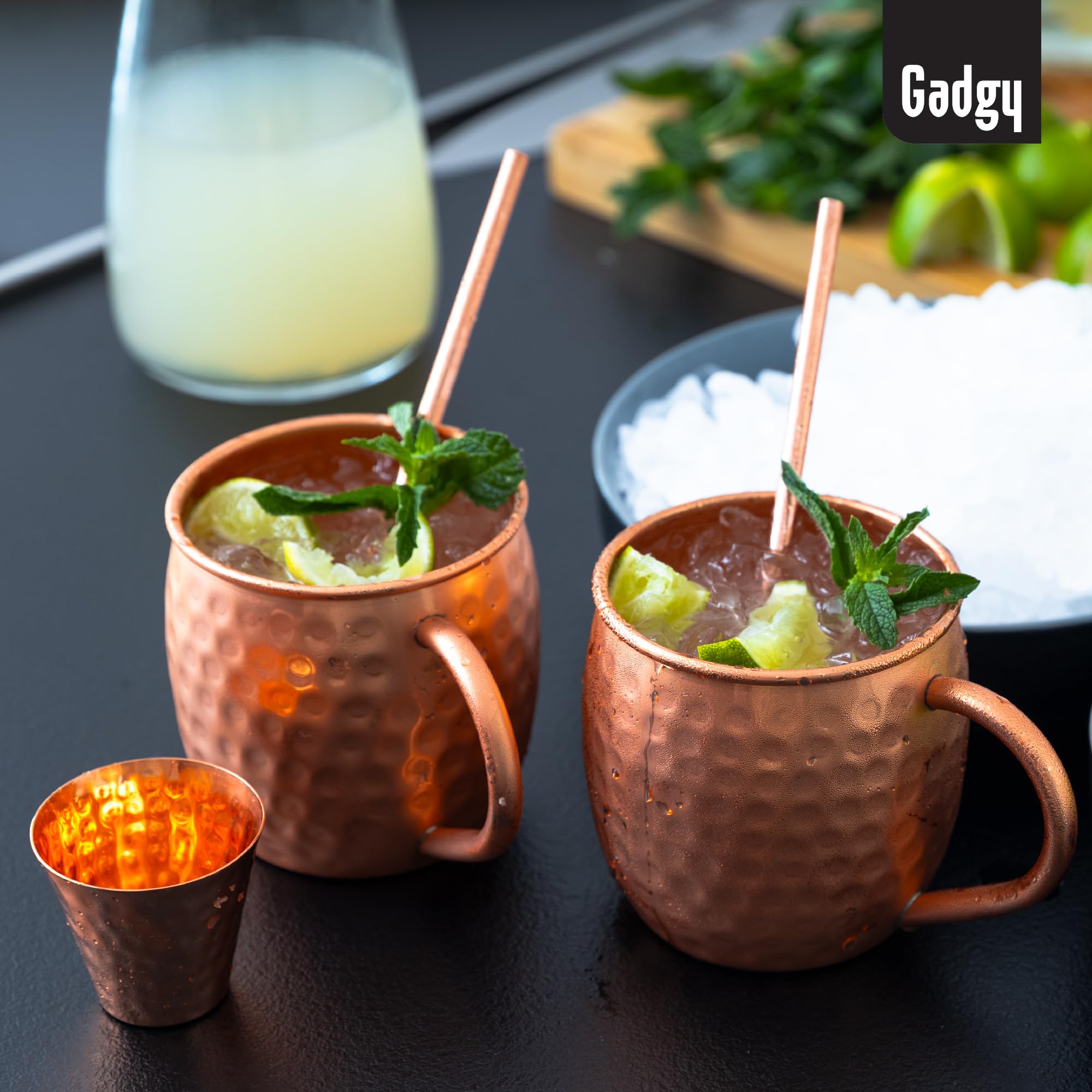 Gadgy Moscow Mule Becher Set – 4 Kupferbecher handgemacht – Cocktailbecher Set mit 4 Strohhalmen & Barmaß – 100% Kupfer – Geschenkset für Cocktail Liebhaber