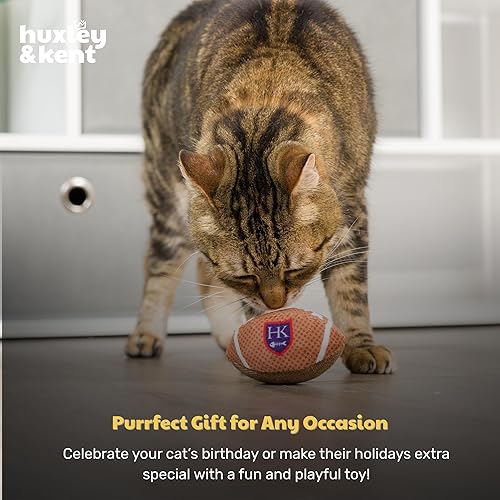 Miniatura 8 de Huxley & Kent Juguete de peluche para gatos HK Football - Fuerte relleno de hierba gatera - Juguete interactivo de felpa para gatito y gato con
