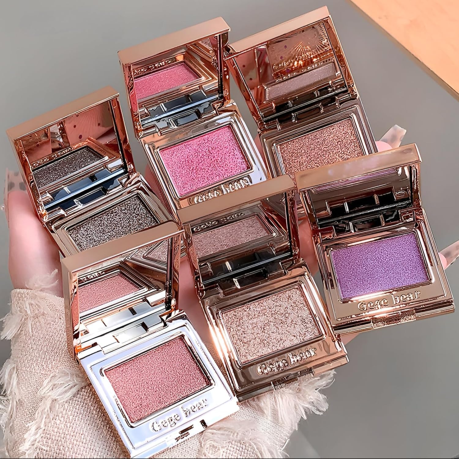 Gege Bear Gemstone Shining Monochrome Eyeshadow | Ultra-Pigmented Dazzling Shimmer Formula | Rose Gold Compact | Long-Lasting Sparkle | Luxurious Shades Glitter Collection | Creates Mesmerizing Multi-Dimensional Eye Looks | Perfect for Gen Z Clean Girl Aesthetic (04#Holographic Gold, 1.8g)