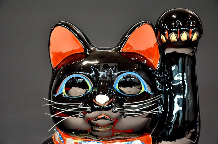 Amazon.co.jp: 常滑焼 招き猫 開運黒手長小判猫(左手) 10号