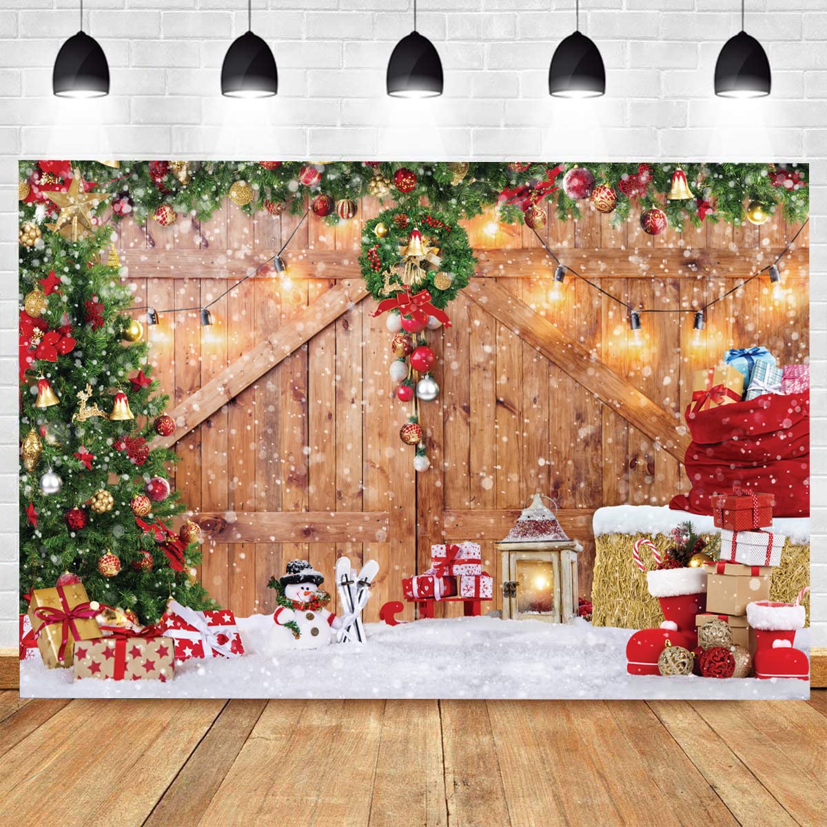Weihnachts Fotohintergrund – Rot, Rustikale Scheune Mit Baum & Schneeflocken, 300x240 Cm, Vinyl