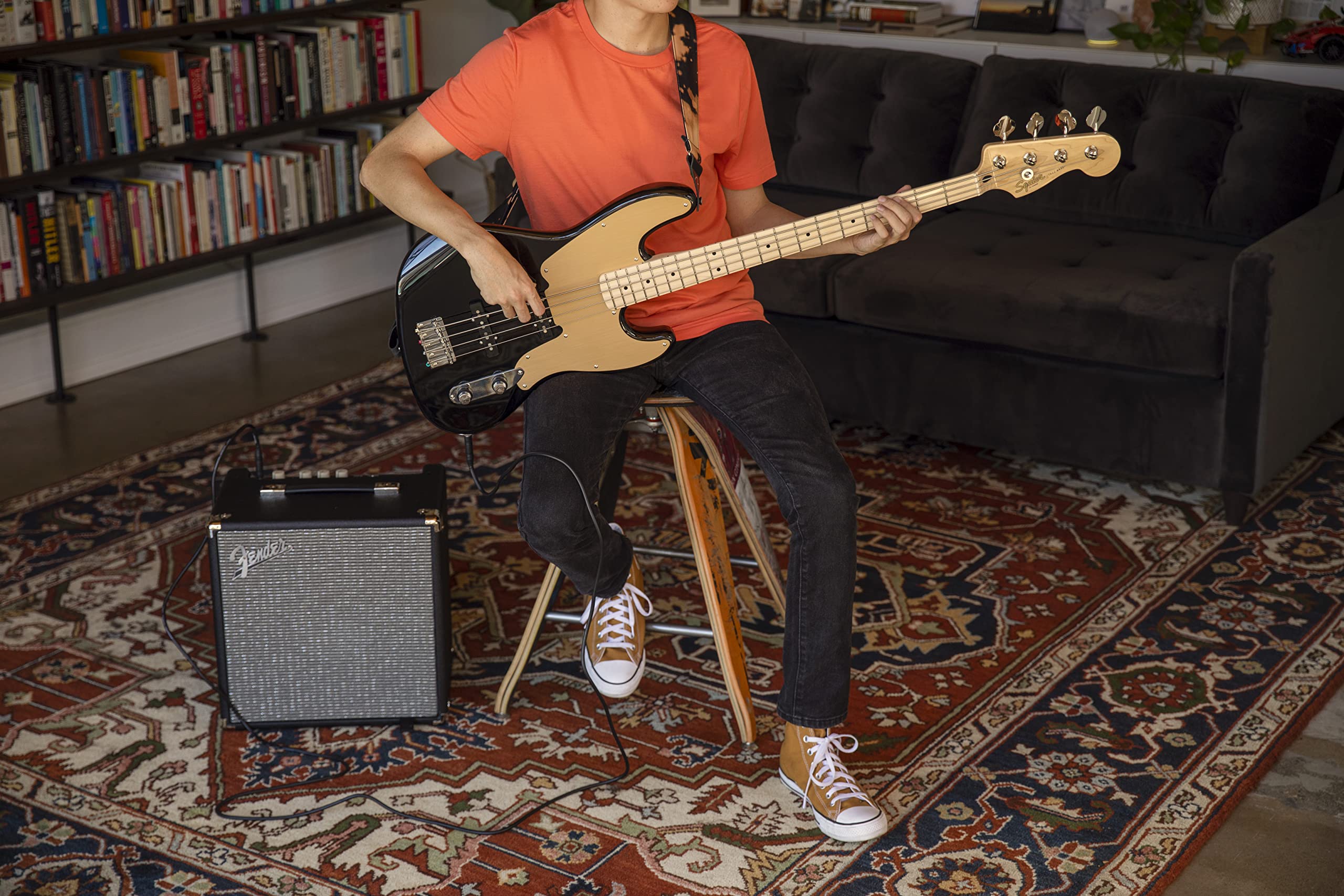 Fender Rumble 25 Bassverstärker, ideal für E-Bass, kraftvoller 25W Sound, kompakt, tragbar, EQ-Regler, Kopfhöreranschluss, Übungsverstärker für Anfänger & Profis, schwarz/silber | Kompakter Bassverstärker, umschaltbarer Overdrive, Mid-Scoop-EQ, leicht, an
