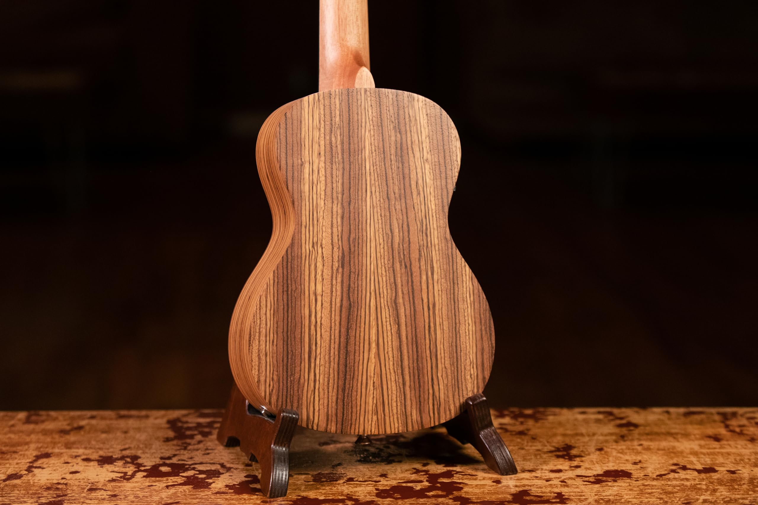 Ortega Guitars Konzert Ukulele Elektro-Akustisch – Timber Series – Inklusive Gigbag – Zebrano, Natur (RFU11ZE)