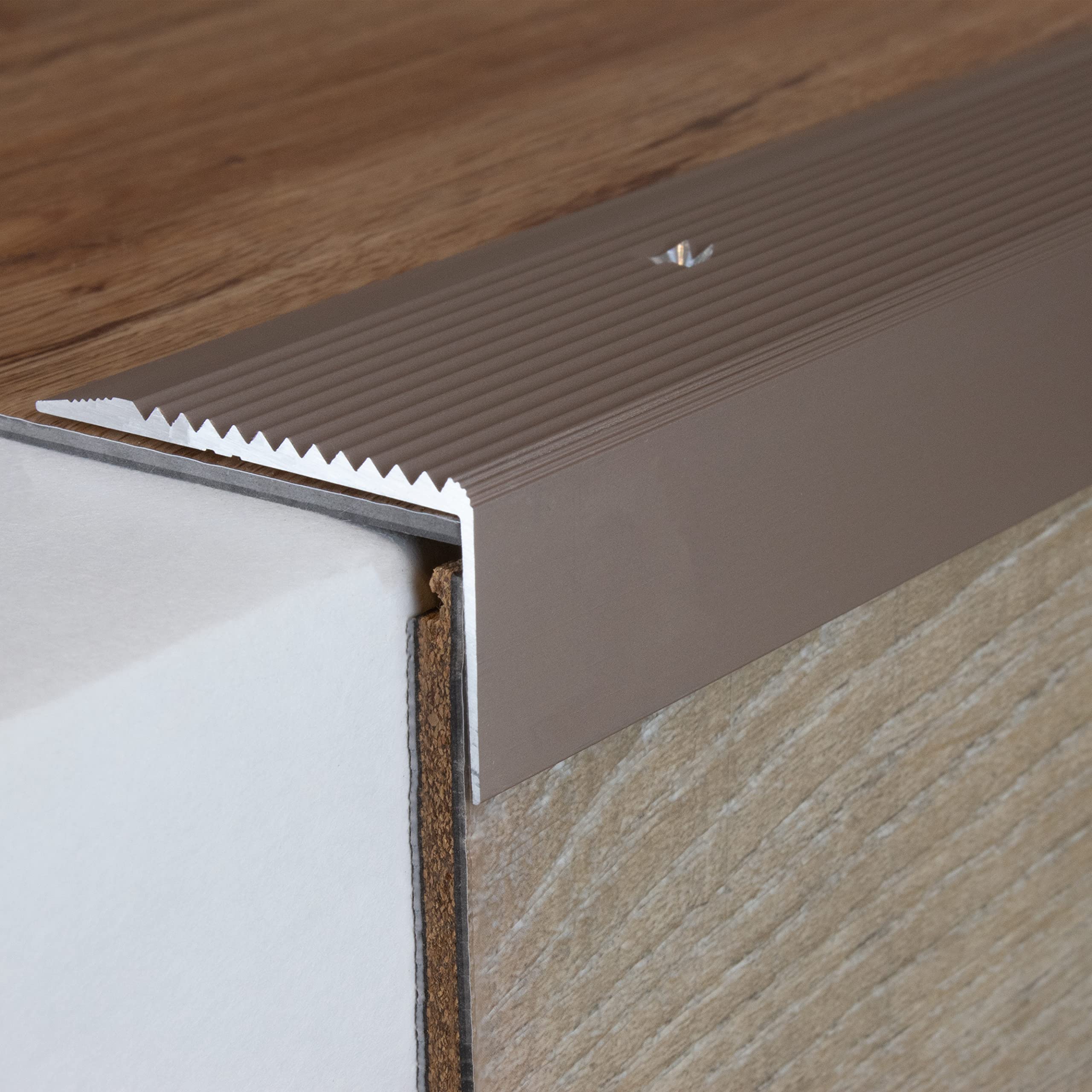 PROVISTON | Scala laminato | Alluminio anodizzato | Luce in bronzo | Larghezza 10 mm | Altezza 8,5 mm | Lunghezza 1000 mm | Perforato | Profilo del PROVISTON | Scala laminato | Alluminio anodizzato | Luce in bronzo | Larghezza 10 mm | Altezza 8,5 mm | Lunghezza 1000 mm | Perforato | Profilo del