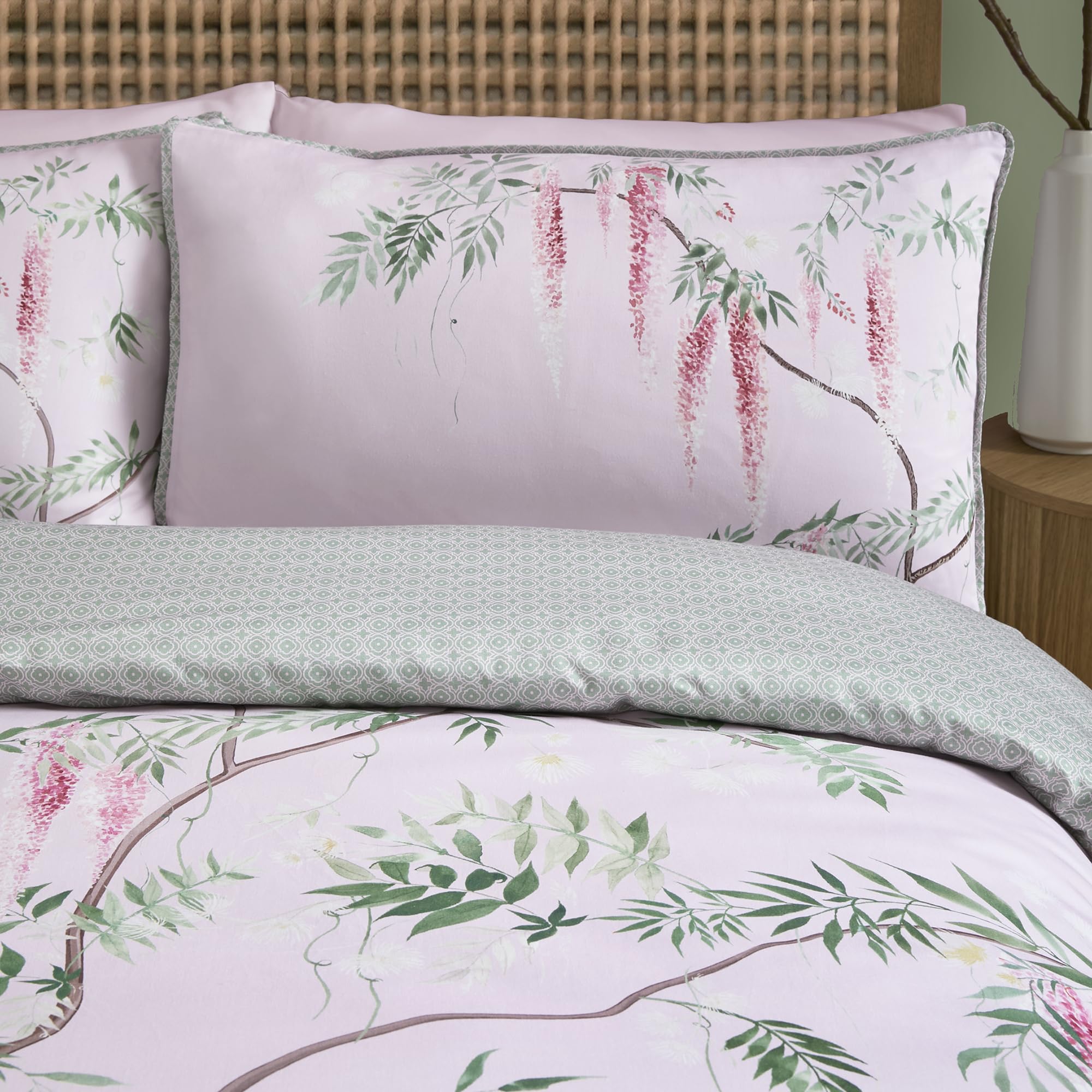 SOIREE - Luxury Pink Wisteria Duvet Cover - King Bedding Size (230 x 220cm) - Soft 100% Cotton Sateen - 200 Thread Count - 2x Pillowcases - Reversible (2 Designs) - Piped Edge - Pink Bedding