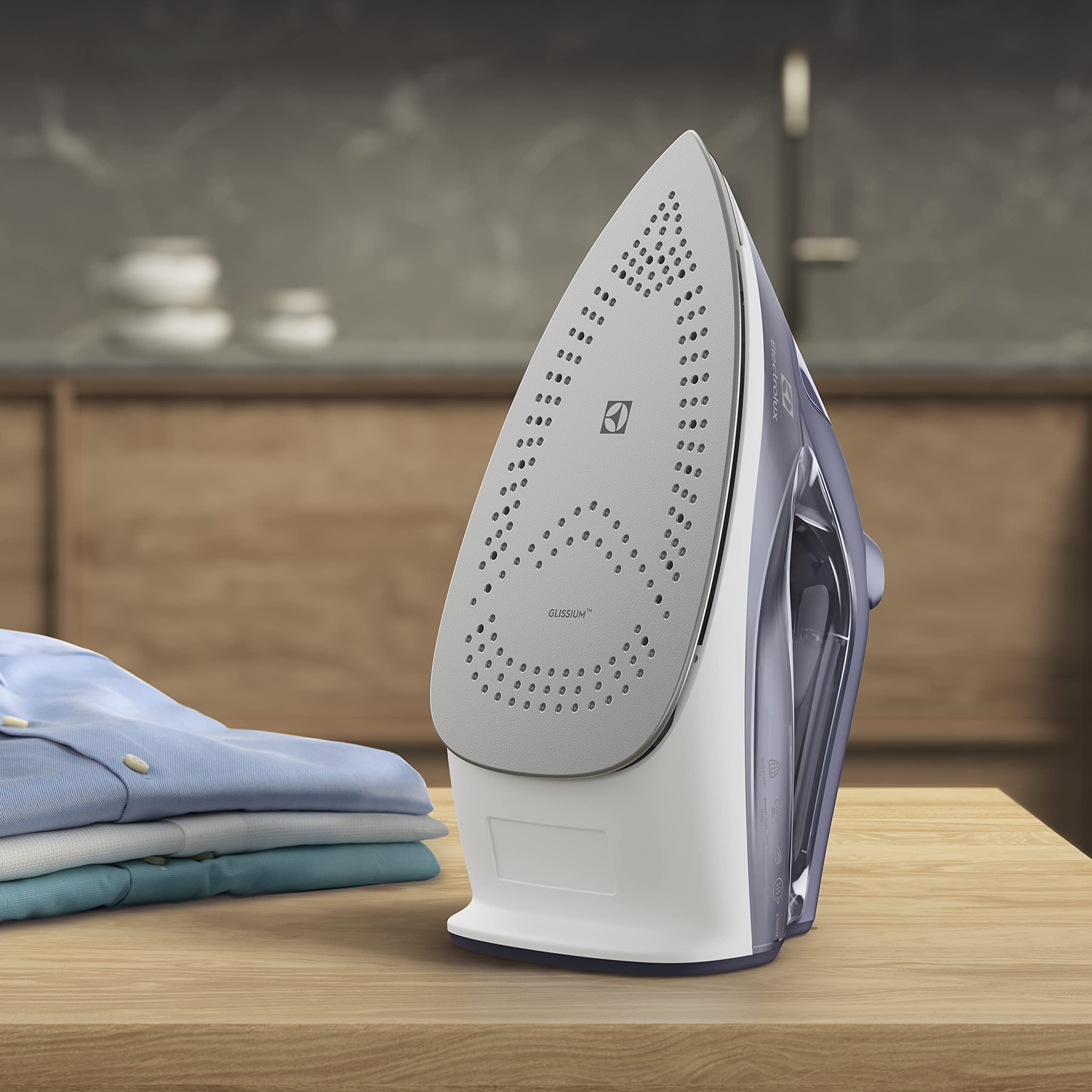 Electrolux Plancha Refine 600 E6SI1-2MN, Plancha a vapor con suela GLISSIUM 175 resistente a los arañazos, autolimpiante con FlushClean, antigoteo, Misty Navy