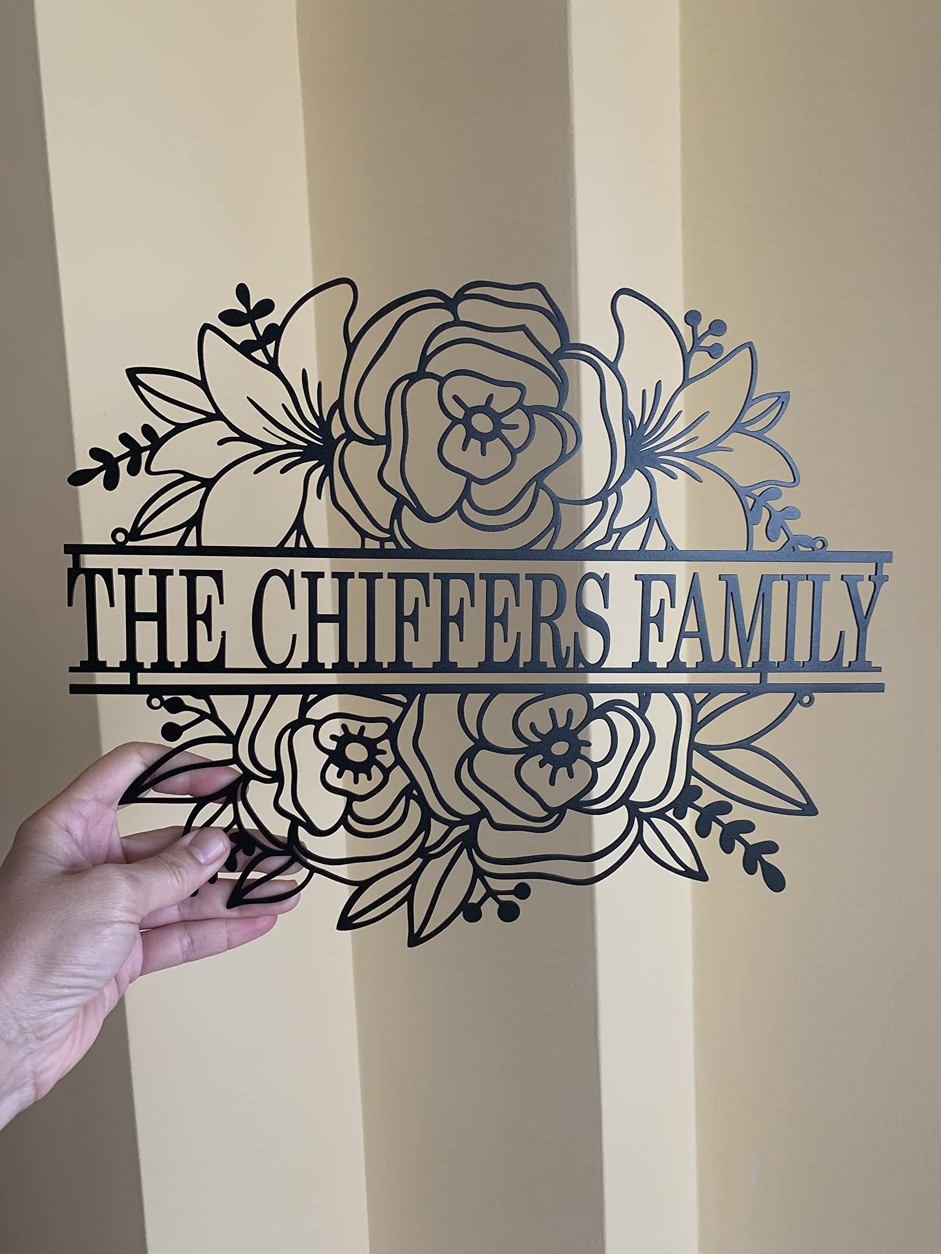 Letrero de pared de metal con nombre personalizado, Regalo para la familia,Jardín, Flores decoración del hogar, Arte de Pared, Cartel montado en la pared o puerta, Corona para la puerta de entrada