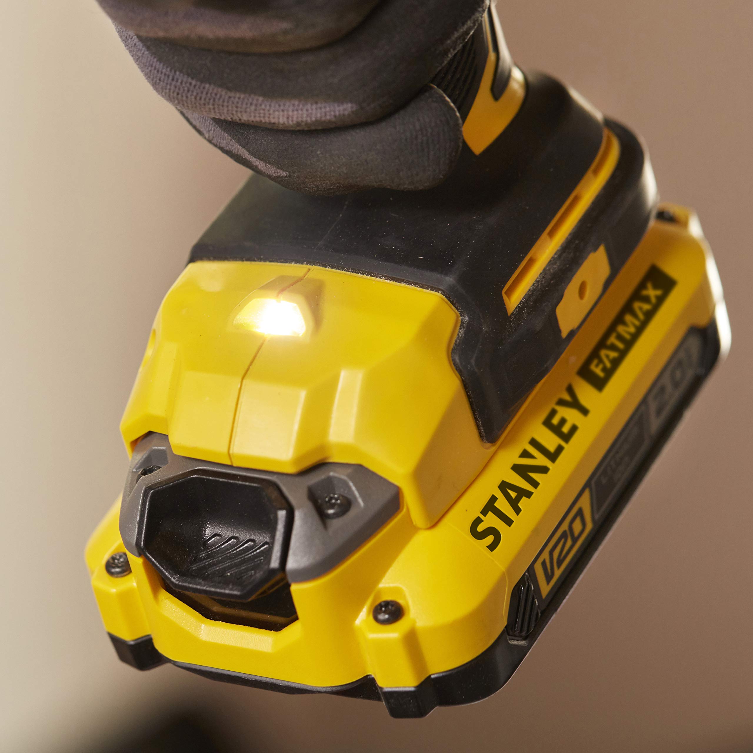 STANLEY FATMAX Taladro Atornillador V20 Litio 18V, Motor sin escobilla, Velocidad hasta 2100 rpm, Par máximo 80Nm, 1 Maletín, 2 Baterías 2Ah, 1 Cargador, Portabrocas 13mm, SFMCD720D2K-QW