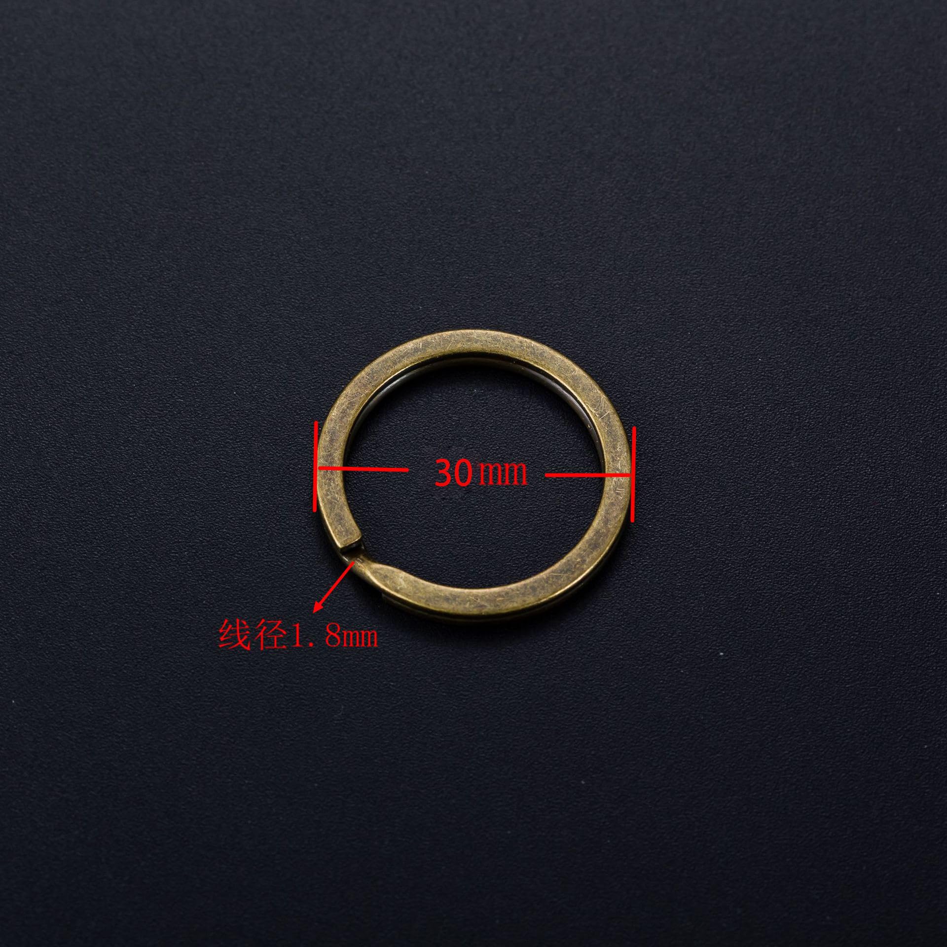 Sleutelringen Met Sleutels En Een Aansteker Stock Afbeelding - Image of ring, beveilig: 17803851