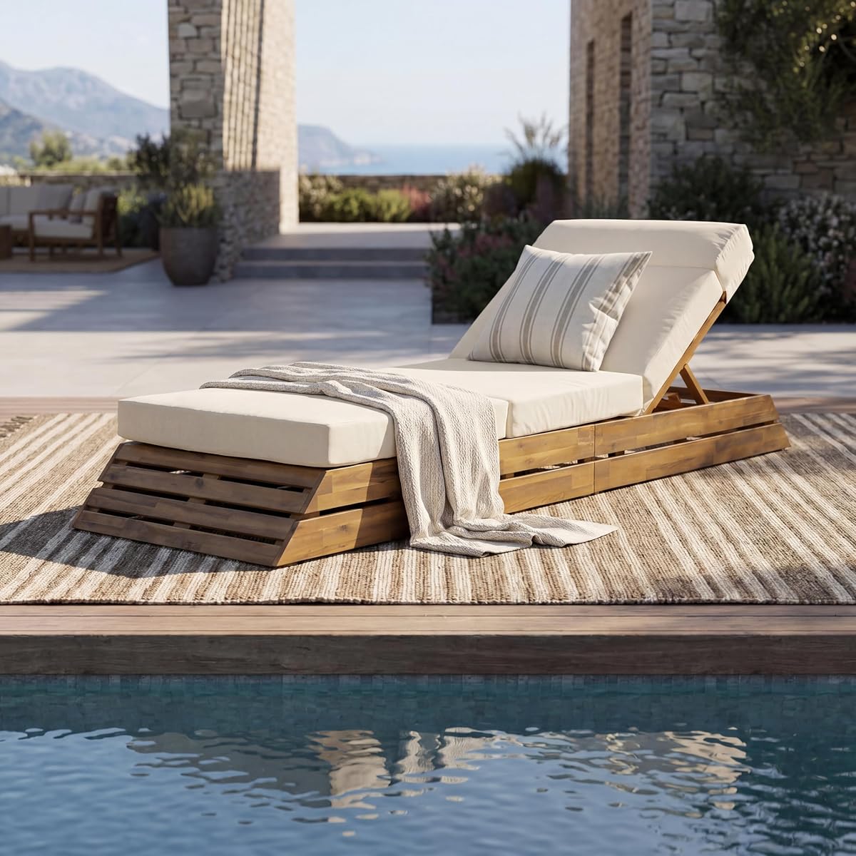 Christopher Knight Home Rina Tumbona de madera de acacia para exteriores con cojín de 4 pliegues, tumbona reclinable junto a la piscina, chaise lounge para patio, silla ajustable para tomar el sol, beige+teca