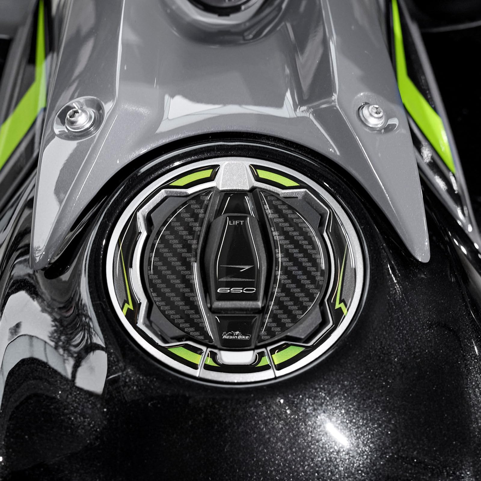 Resin Bike Motorcycle 3D Stickers Compatible with Kawasaki Z650 2024 Black. Bike Tank Cap Protection from Impact and Scratches. Sticker 3D Resin Gadget Moto