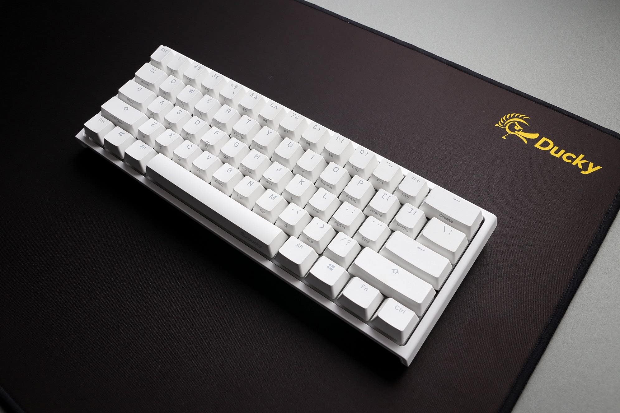 iPad 第8世代　Ducky Apple iPad 10.2インチ 第8世代 Wi-Fi 32GB 2020年秋モデル MYL92J/A