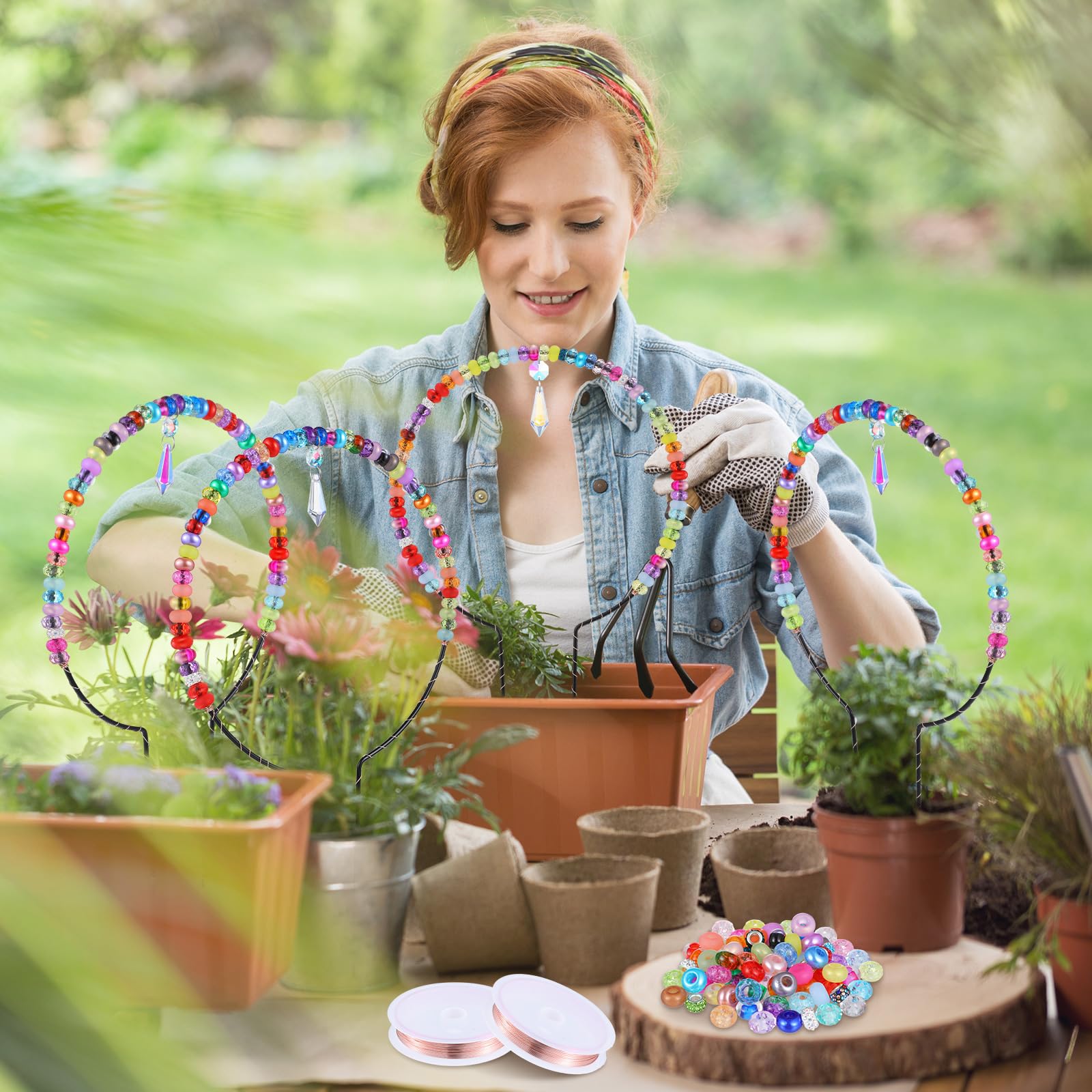 Wonderjune 374 Stück Perlen-Gartenstecker DIY Feen-Zauberstab-Set mit 6 gewölbten Pfählen 2 Rollen Metalldraht, 6 Kristallanhänger mit 360 Grad Sortiment, große Lochperlen für Outdoor-Dekoration
