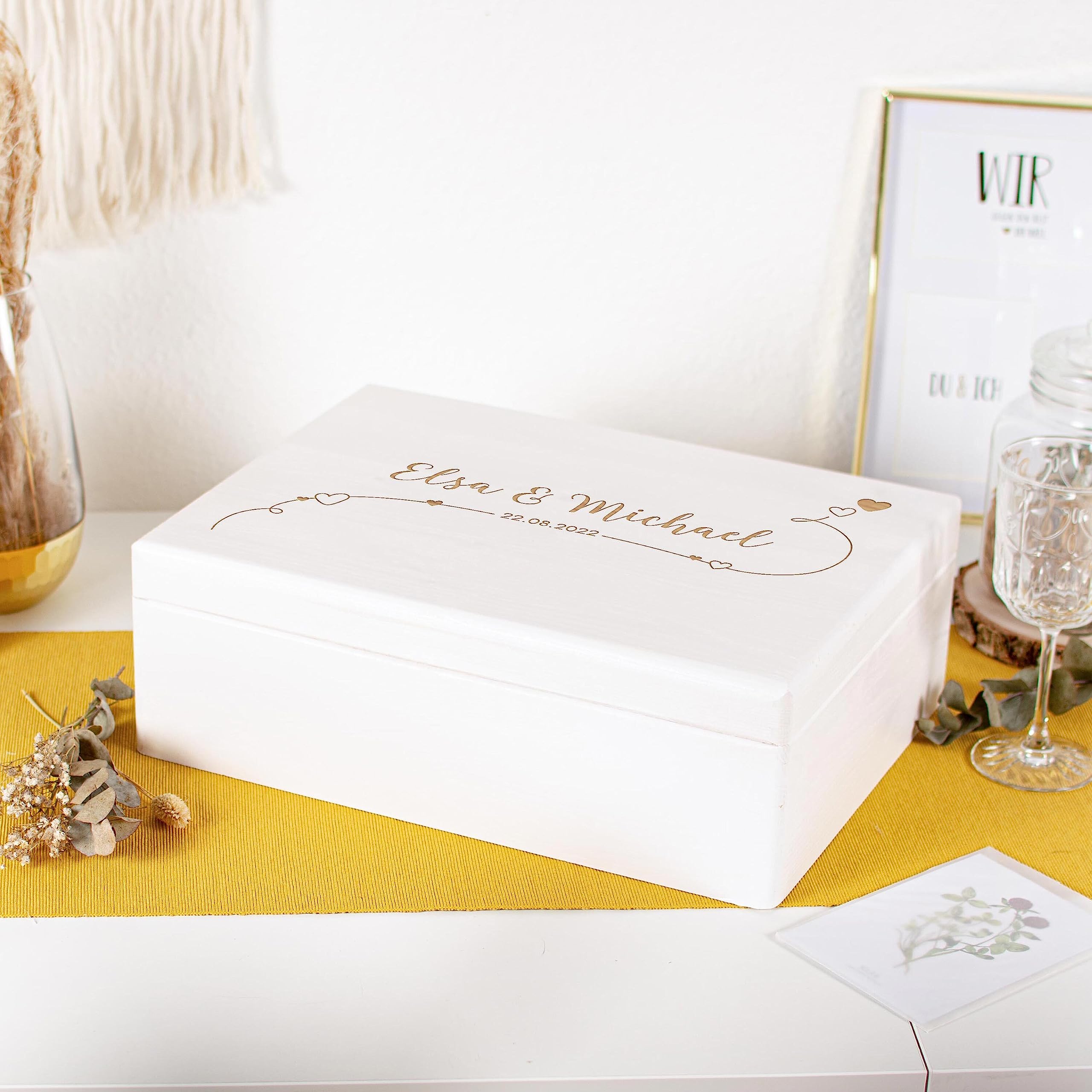 LAUBLUST Personalisierte Hochzeitskiste Erinnerung mit Herzen - Hochzeits Erinnerungsbox mit Gravur - Willich Serie | Erinnerung Hochzeit - FSC® (Weiß ohne Verschluss, ca. 40 x 30 x 14 cm | L)