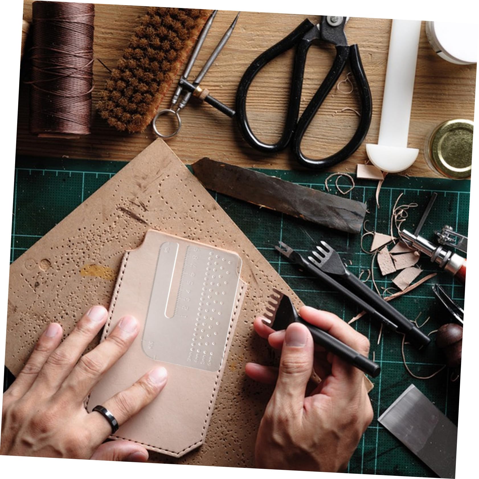 MUCKLILY Acrylic Tool Plate Large Hole Punch for Leather Craft Diy Leather Goods Pricking Mate Punch Aid Plate