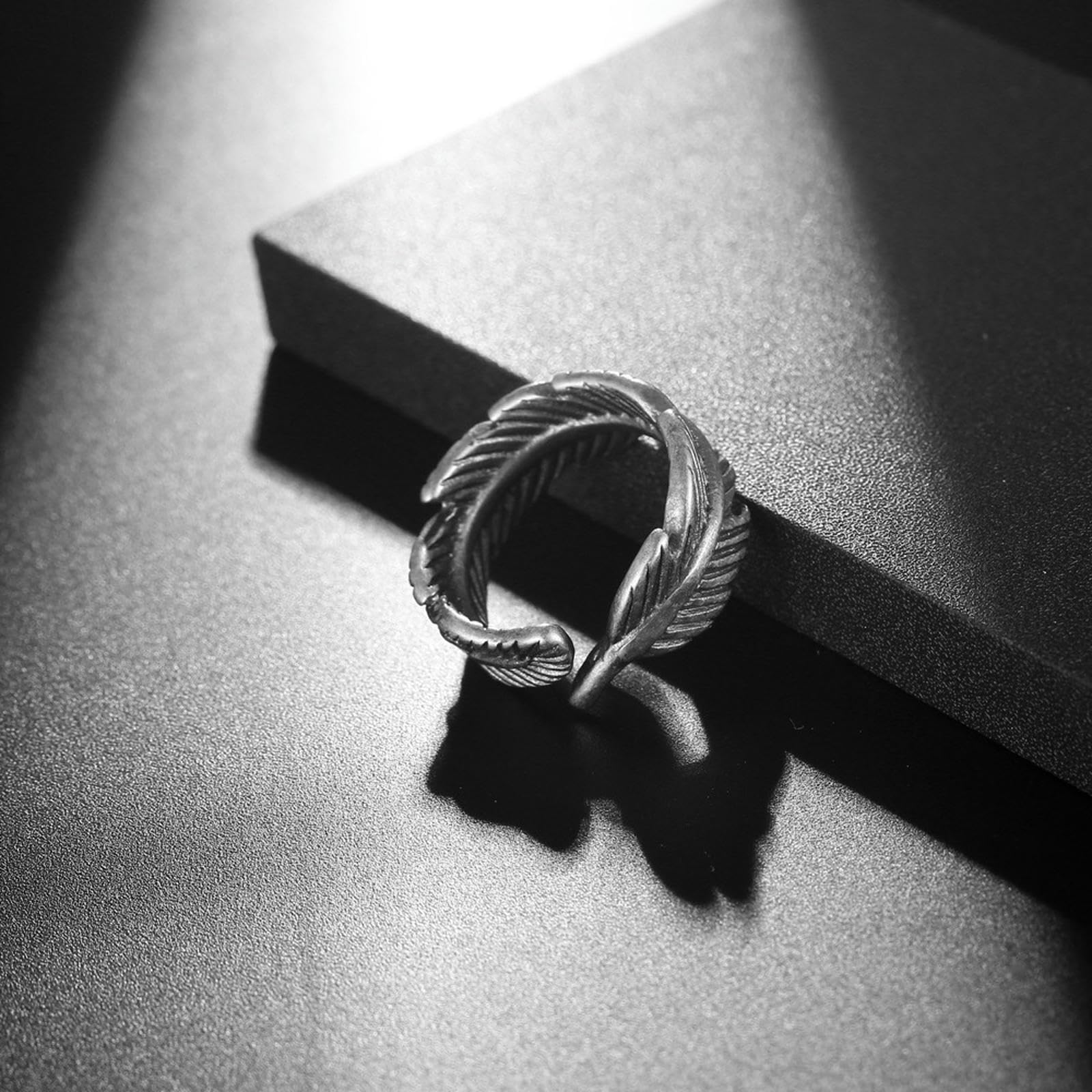 Gothic-Federring aus Titanstahl, Antik-Weiß-Bronze-Finish, Pinky-Stapelband für Herren, Vintage-Schmuck, Geschenk