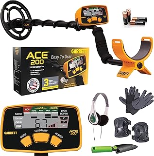 Garrett ACE 200 - Paquete de iniciación de detector de metales - Fabricado en los Estados Unidos - Kit completo de caza del tesoro con auriculares, guantes, rodilleras y pala