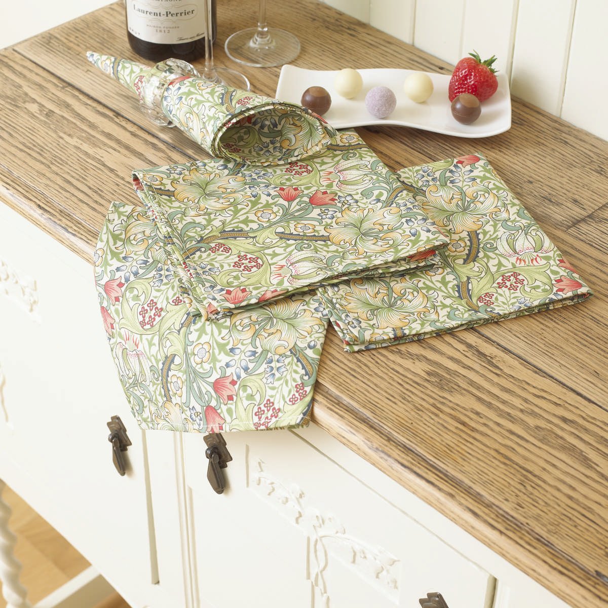 Licensed William Morris Golden Lily Pack of 4 100% Cotton Floral Napkins