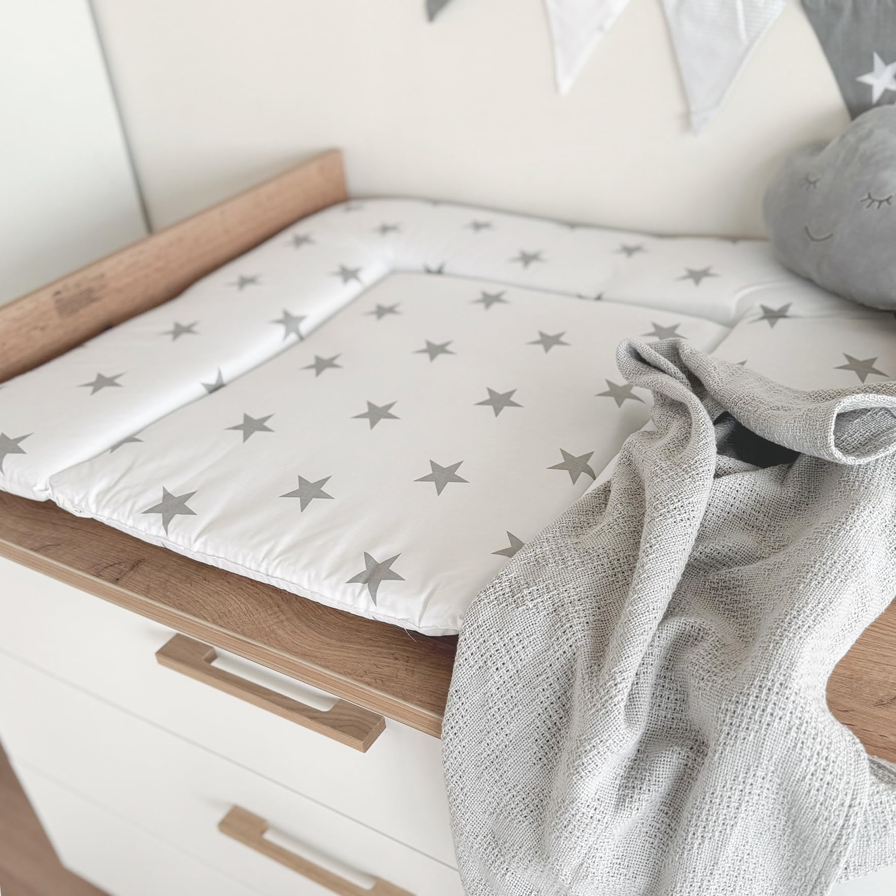 roba Matelas à Langer Nettoyable 85 x 75 cm Little Stars - Bords Rehaussés - pour Table à Langer - Sans Phtalate - Motif Étoiles Grises sur Fond Blanc