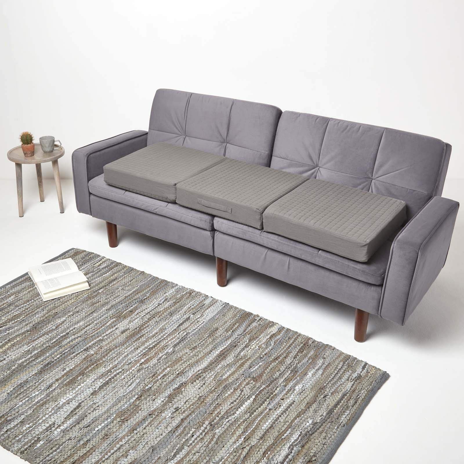 HOMESCAPES Cuscino trapuntato grigio a 3 posti, sfoderabile, 150 cm di lunghezza, 10 cm di profondità, cuscino ortopedico in schiuma a tre posti, grande cuscino per divano con morbido rivestimento