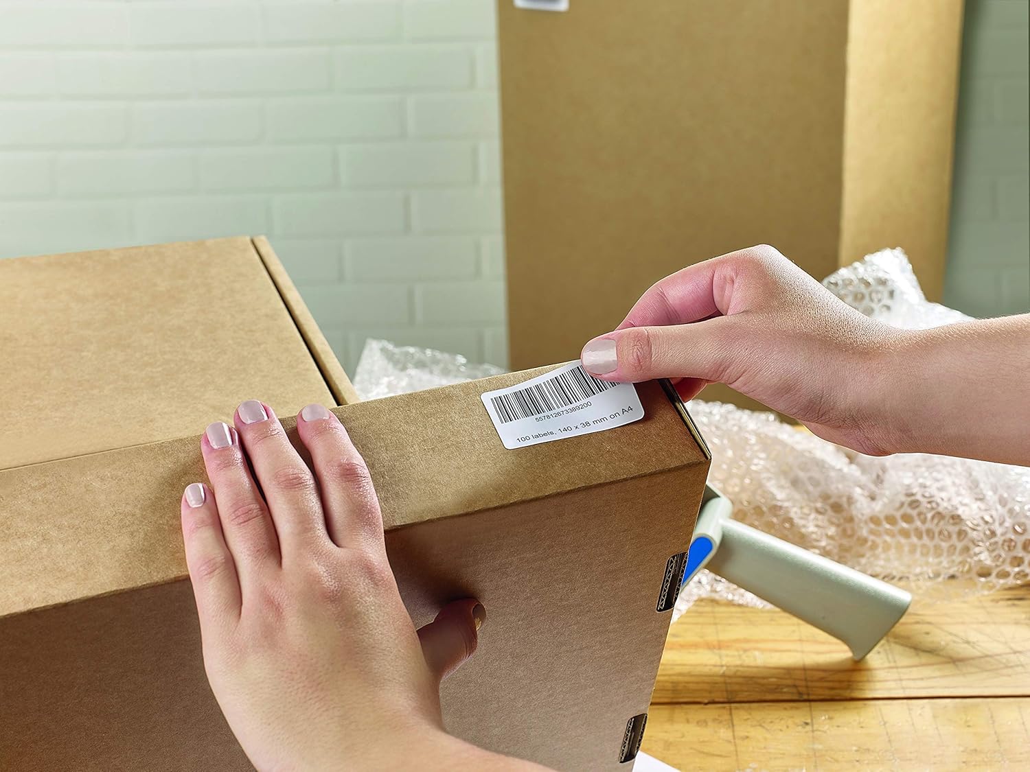 Avery Self Adhesive Address Mailing Labels (Amazon FBA Barcode Labels), Laser Printers, 21 Labels Per A4 Sheet, 840 Labels, UltraGrip (L7160), White