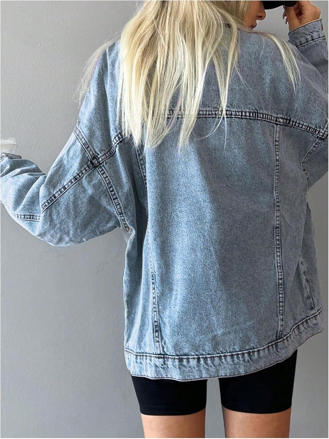 WDIRARA Women's Oversized Jean Jacket Long Sleeve Button Down Denim Jackets Streetwear Light Wash Large - Image 2