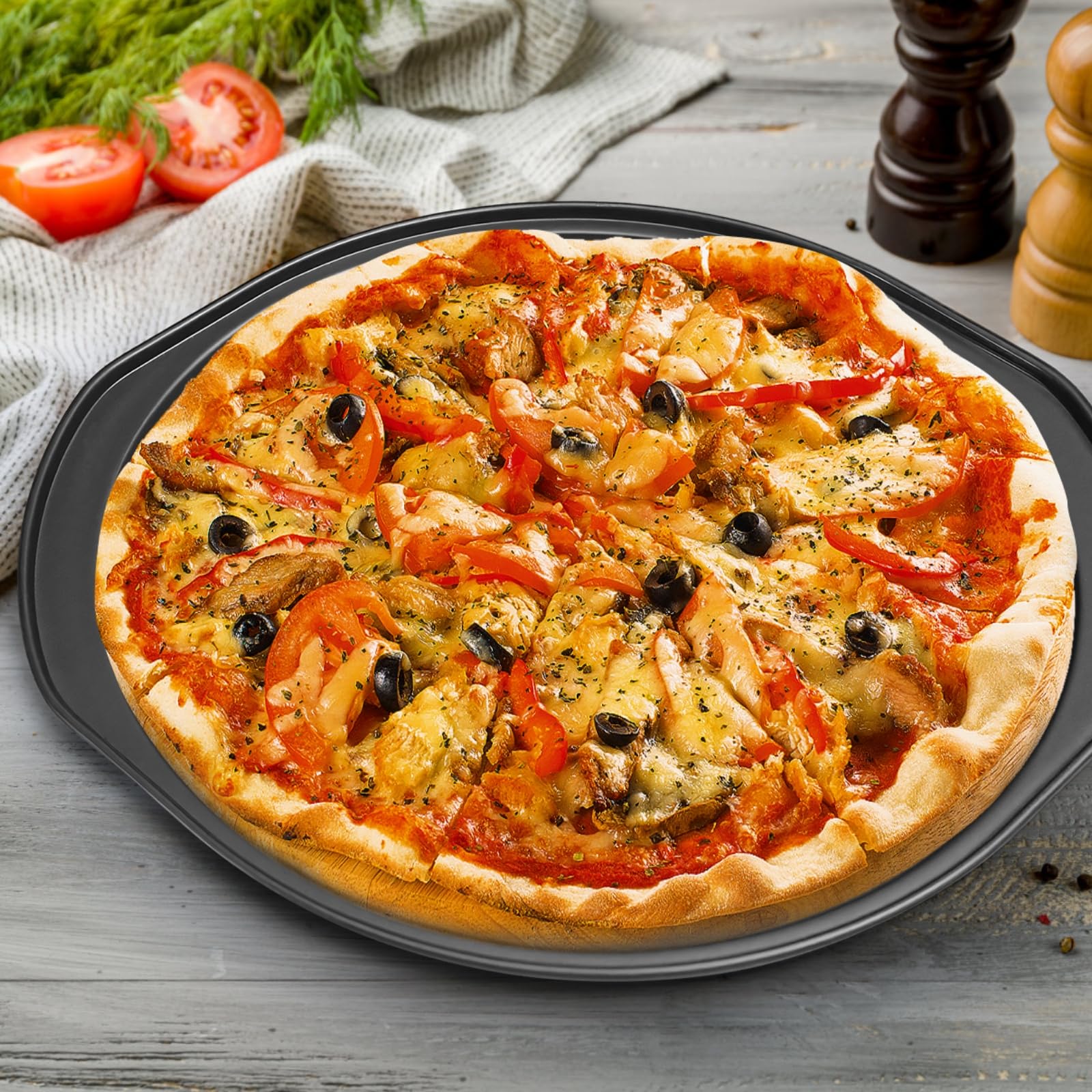 Zestaw 2 patelni do pizzy 33 cm, perforowana blacha do pieczenia ze stali węglowej z powłoką nieprzywierającą i uchwytami