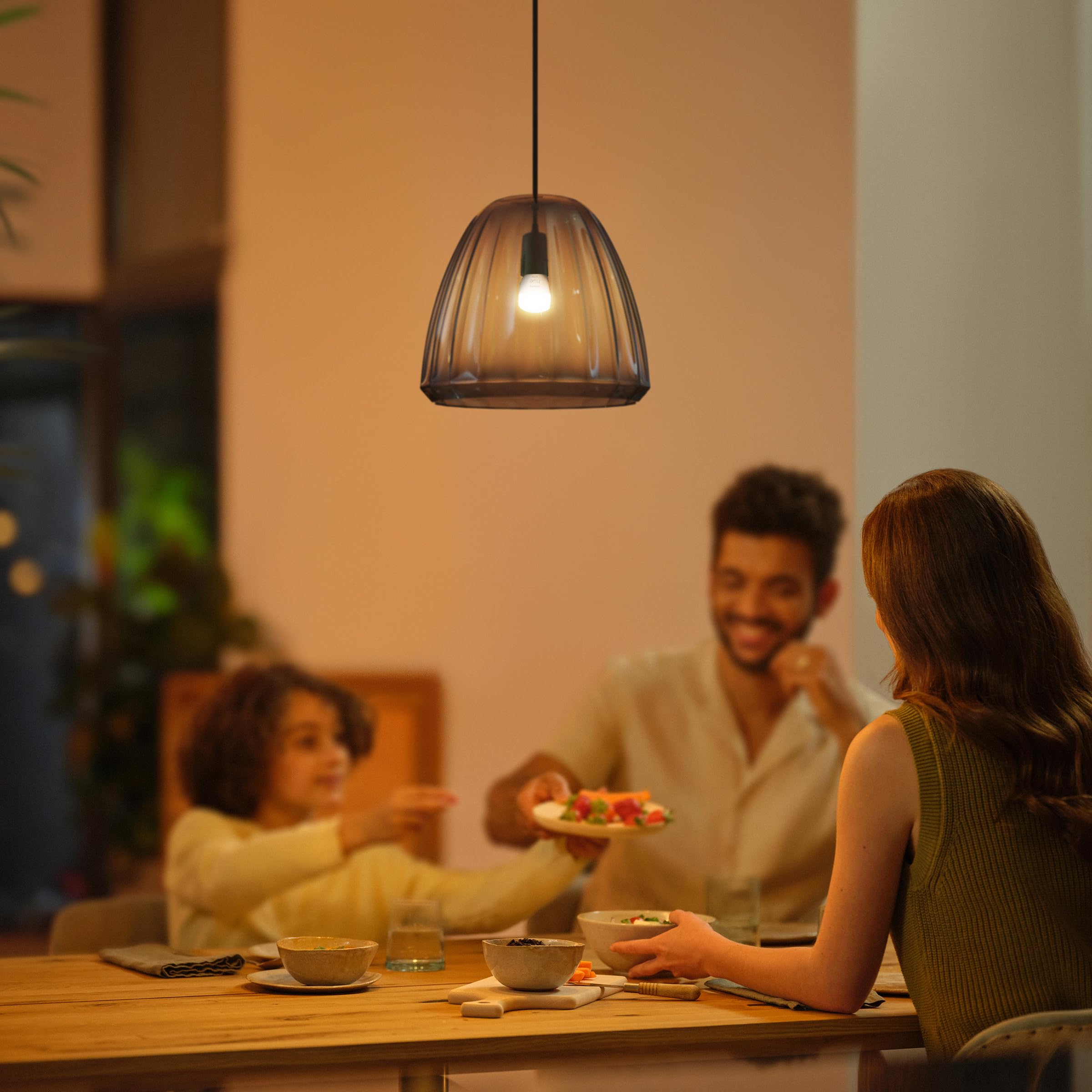 Philips Hue Starterpaket - E14 - mit 2 Kugel LED Lampen - Warm bis Kaltweißes Licht - inkl. 1 Hue Bridge - Hue White Ambiance