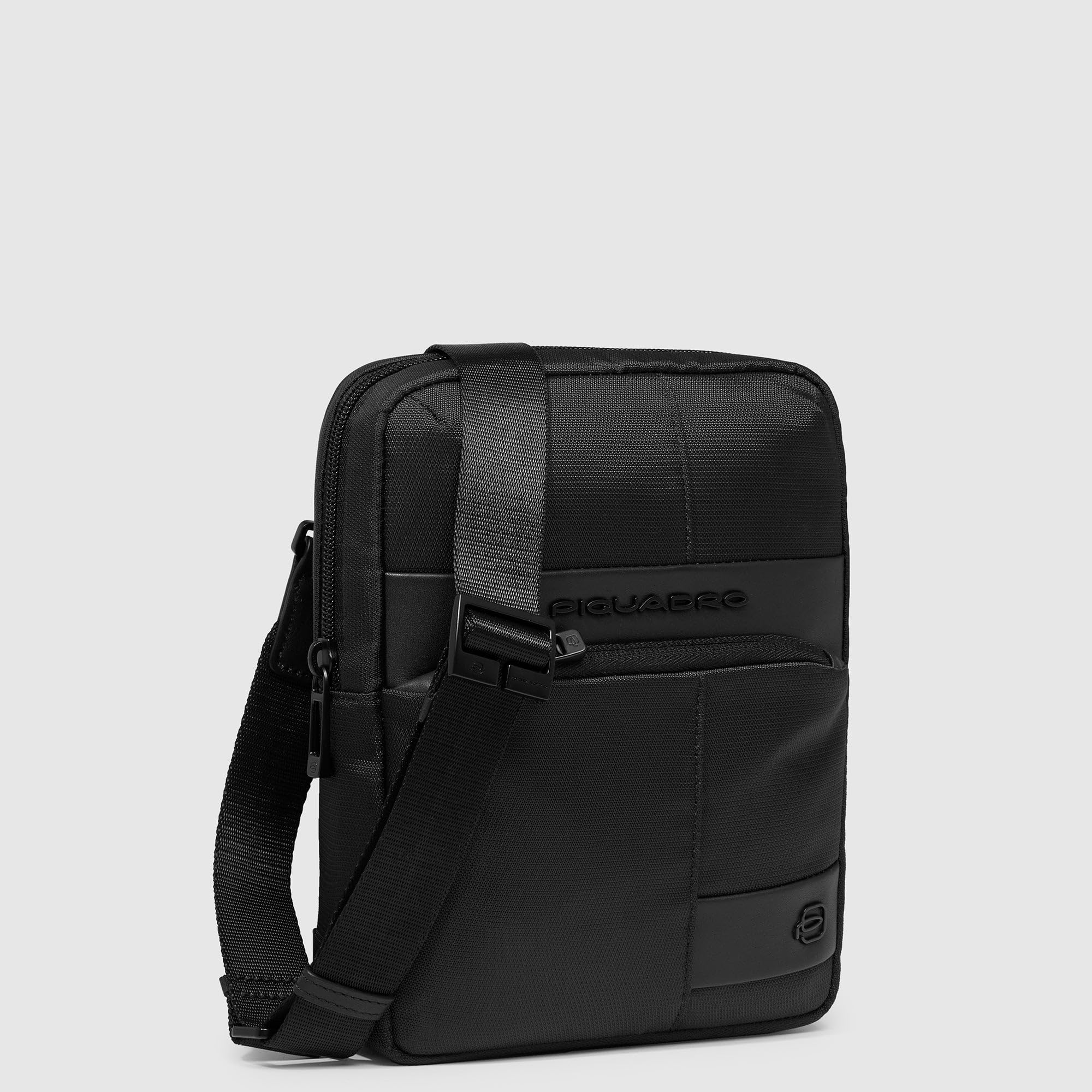 PIQUADRO Bolso porta iPad MINI de tela y piel, Negro, Talla única, Mini bolso | Correa extraíble, Compartimentos organizados, Dispositivos pequeños, Oficina y viajes de trabajo, Uso Diario
