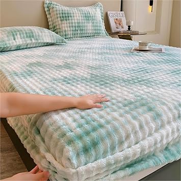 Ultra Plush Velvet Fitted Sheet, Experience Cloud-Like Softness & Ultimate Warmth, Deep Pocket Elastic Bed Sheets for All BedsA,Twin 35x79in