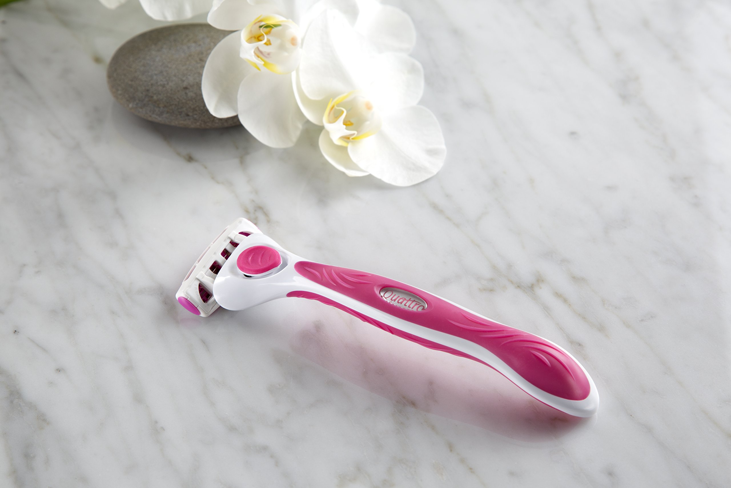 Wilkinson Sword - Quattro For Women [Pack XXL] Zawiera: 1 x Damska maszynka do depilacji + 6 wkładów wymiennych z 4 ostrzami z paskiem do smarowania aloesu i witaminą E
