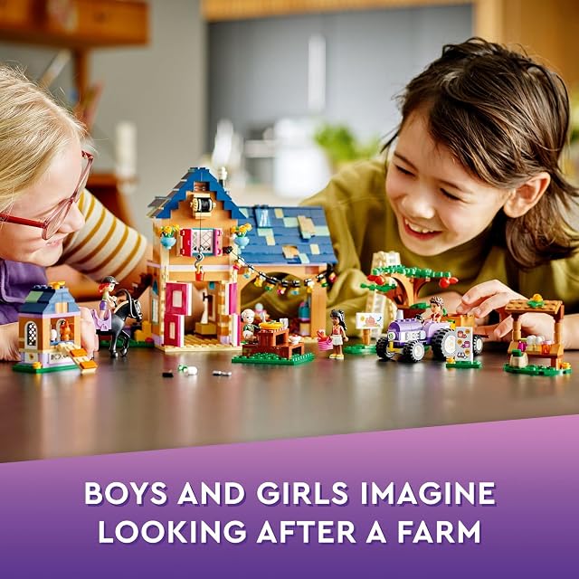 Foto 4 de 7 de LEGO Friends Organic Farm House Set 41721 con caballo de juguete, establo