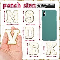 Vista 2 de Parches de letras autoadhesivas blancas: Parche bordado con apliques de letras universitarias de chenilla