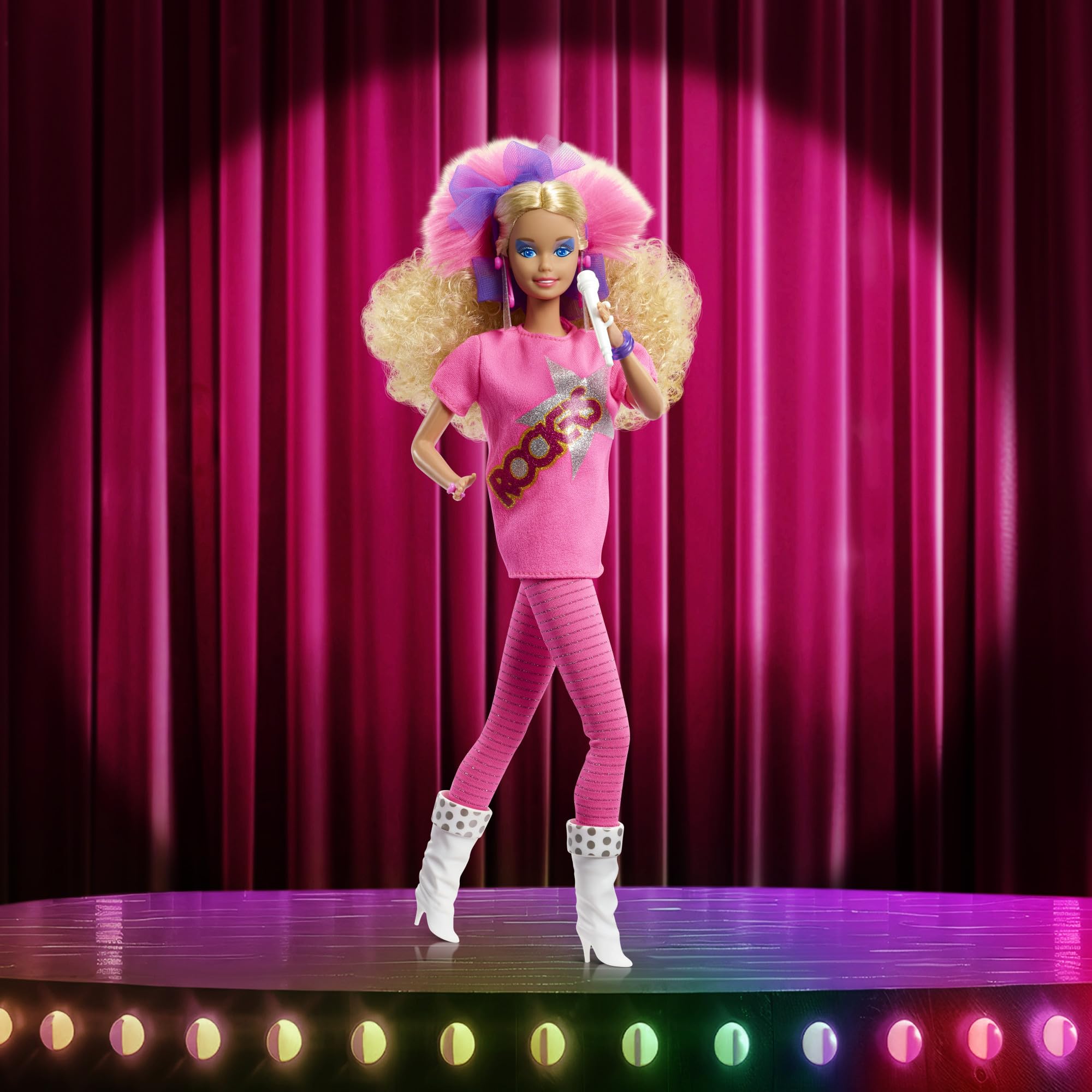Barbie Signature and the Rockers Lalka kolekcjonerska Reprodukcja Barbie, podstawka dla lalki i ozdobne pudełko, zabawka dla dzieci 6+, fanów i kolekcjonerów, JJY10