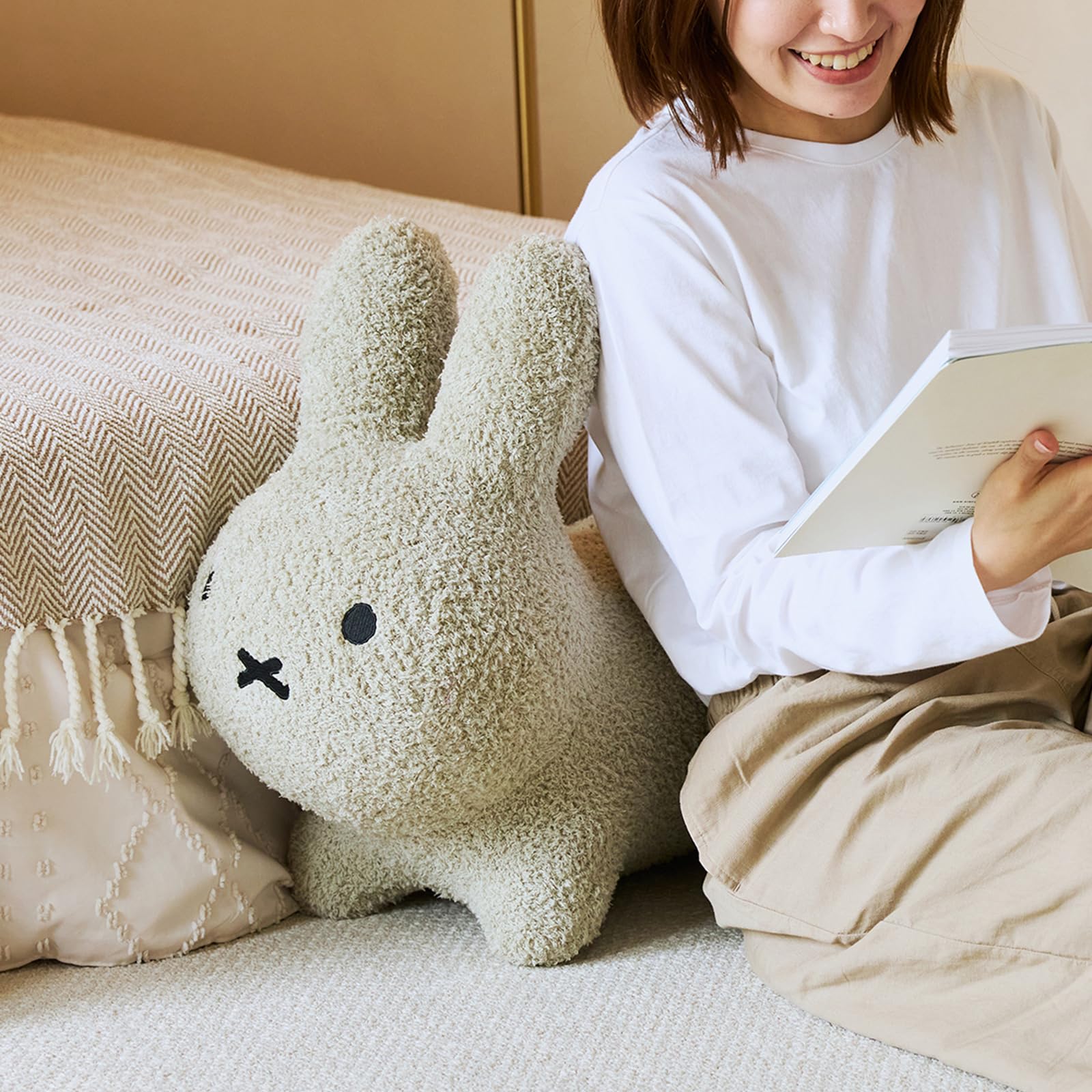【特価セール】アイデス ブルーナボンボン ふわモコ ラビット ホワイト｜乗用ぬい ブルーナボンボン ふわモコ ミニ ラビット – アイデス公式オンライン