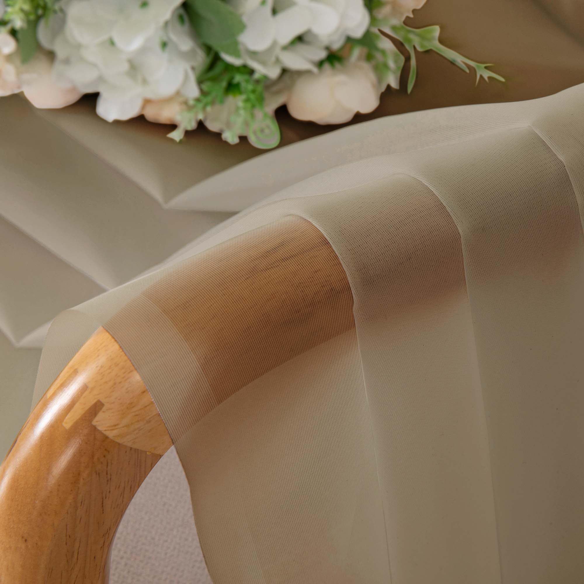 Chyhomenyc Lot de 2 Panneaux de voilages Taupe de 213 cm de Long, voilages Doux et aérés avec Passe-Tringle pour Chambre à Coucher, Salon, 106 x 213 cm chacun