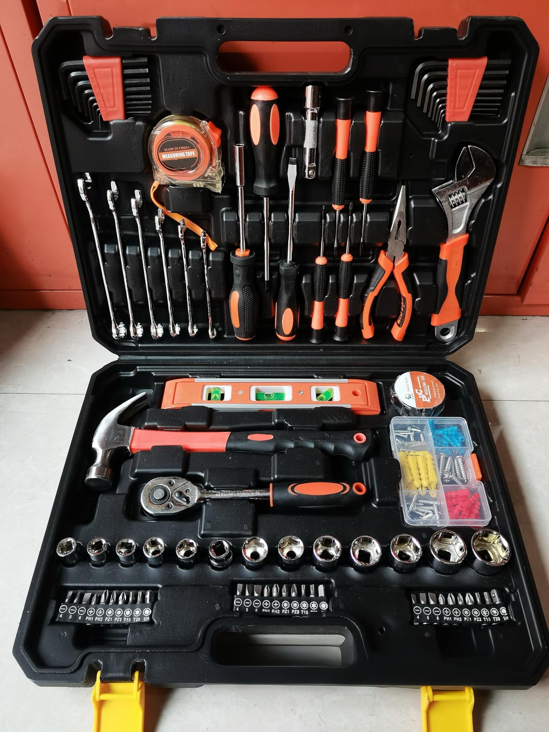 Kit d'outils à main indispensables avec étui rigide de transport