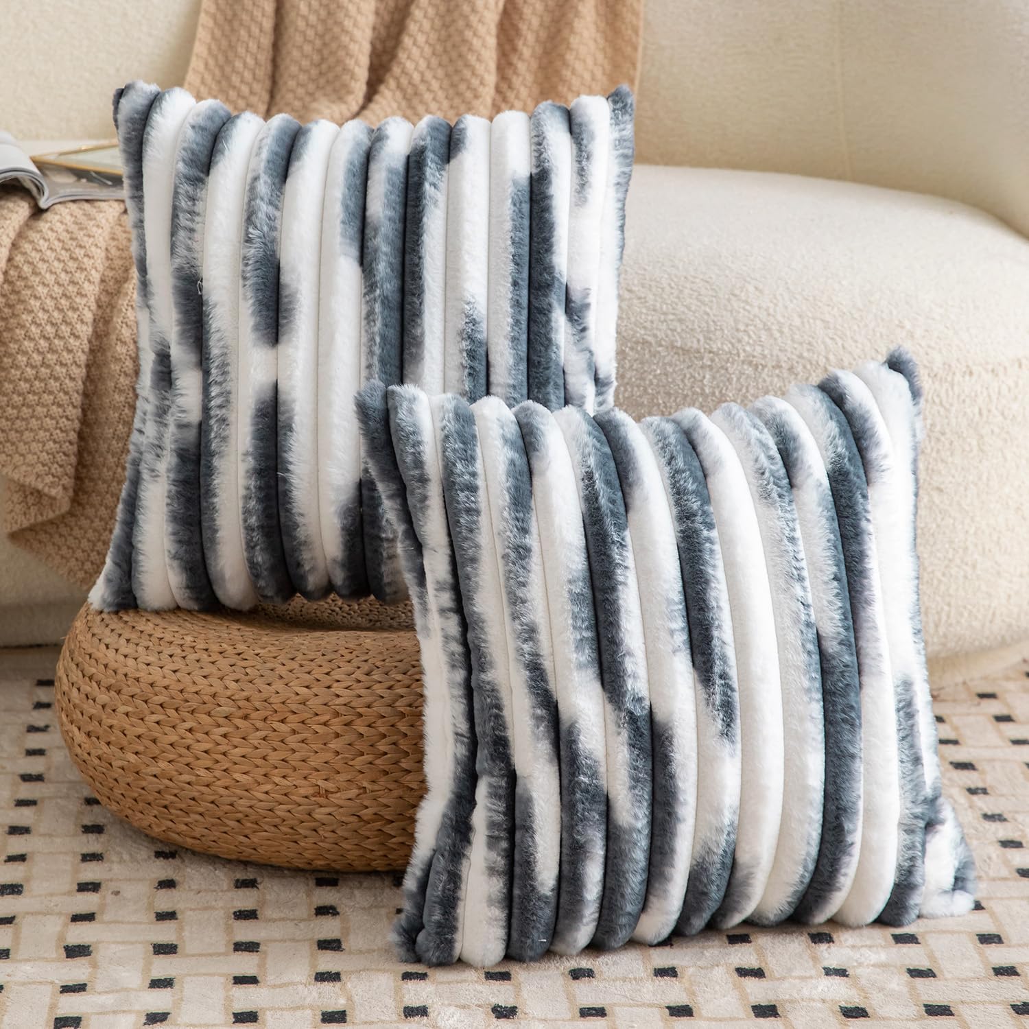 Madizz Set of 2 Faux Fur Decorative Cushion Covers 20x20 inch, 50x50 cm, Blue White Soft Couch Throw Pillows for Bed Modern Pillowcases for Sofa Livingroom Home Decor