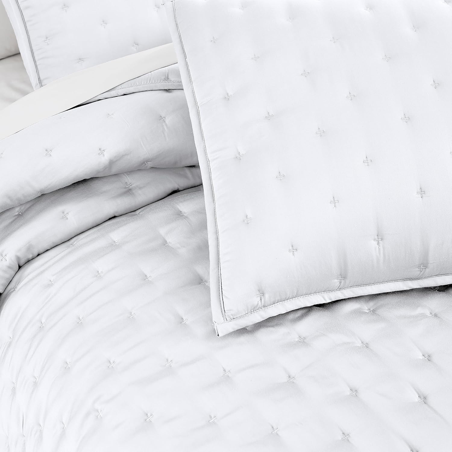 Southshore Fine Living, Inc. White Quilts Queen Size Set, Rayon Derived from Bamboo Quilt/Coverlet Queen Size with 2 Pillow Shams, 300 Thread Count Premium Bedding Set, Lightweight Quilt, White