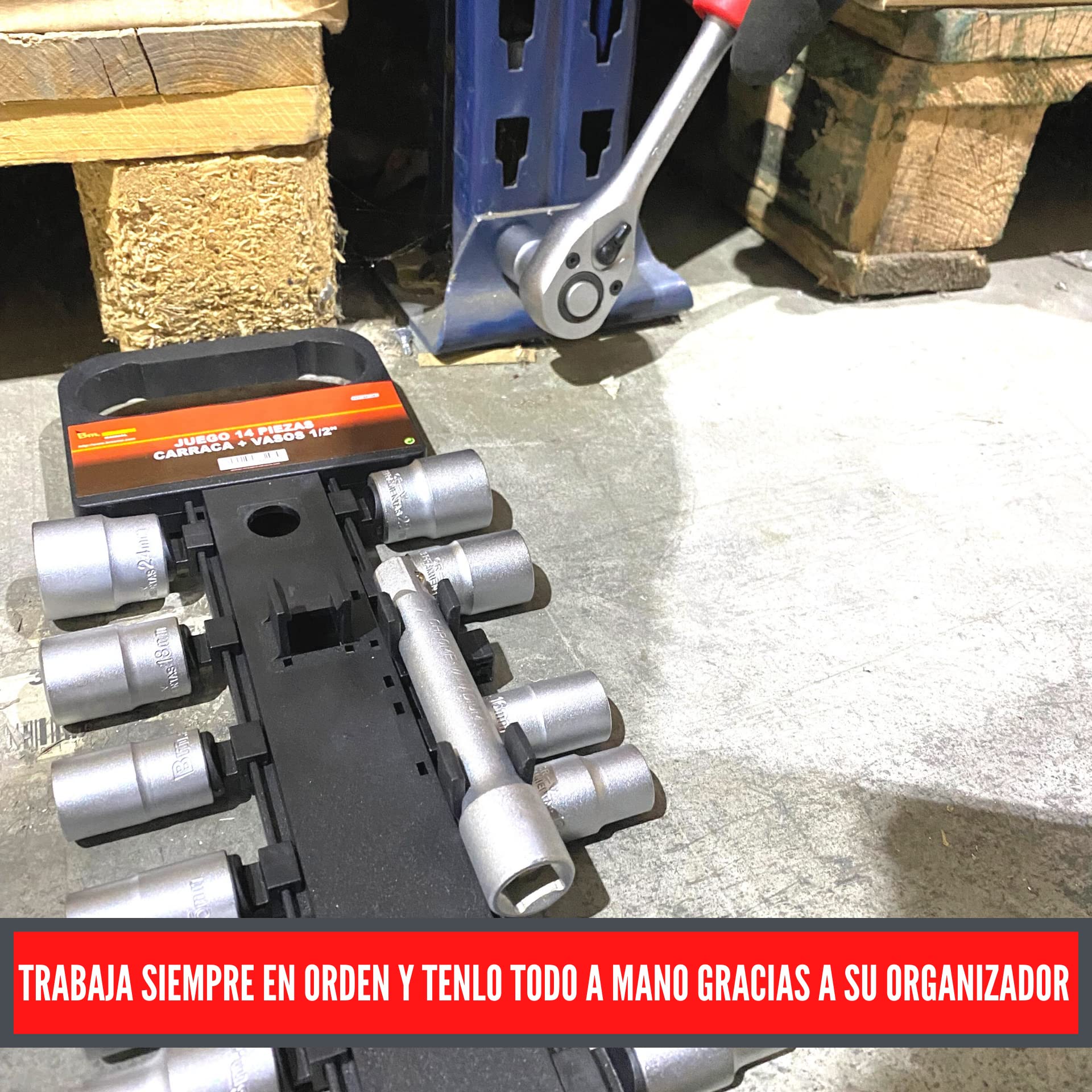 Estuche de carrraca de 1/2" de 14 piezas de llaves de vaso, Fabricado en acero al cromo al vanadio. Incluye: 12 vasos de 10mm hasta 24mm. Alargadera de 12cm y carraca 24,5cm con inversión de giro.