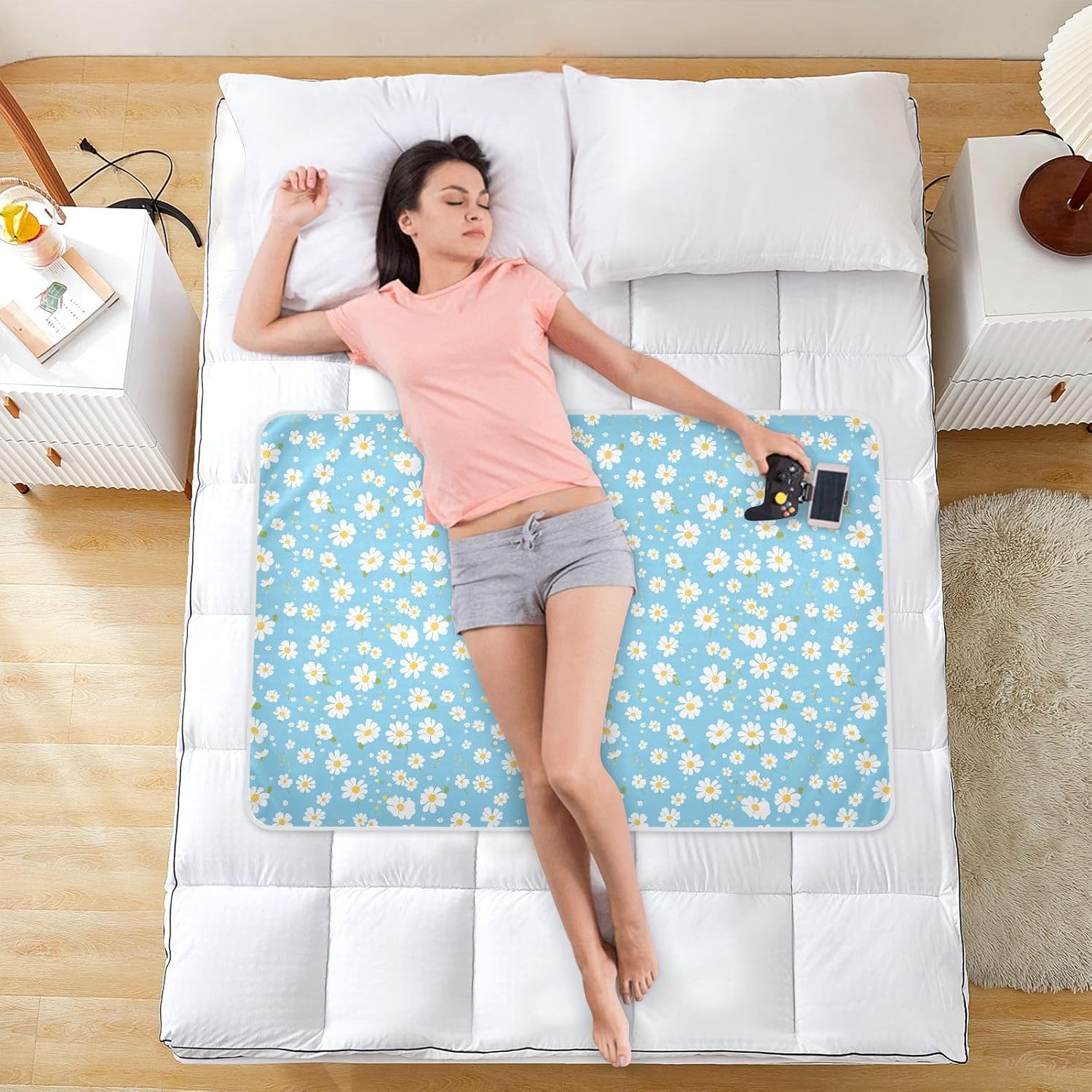 Simple Blue Daisy Extra Large Resuable Bed Underpads Highly Absorbent Pee Pads for Bed Leakproof Quick Drying Incontinence Pads for Infant Toddler , 52" L x 34" W