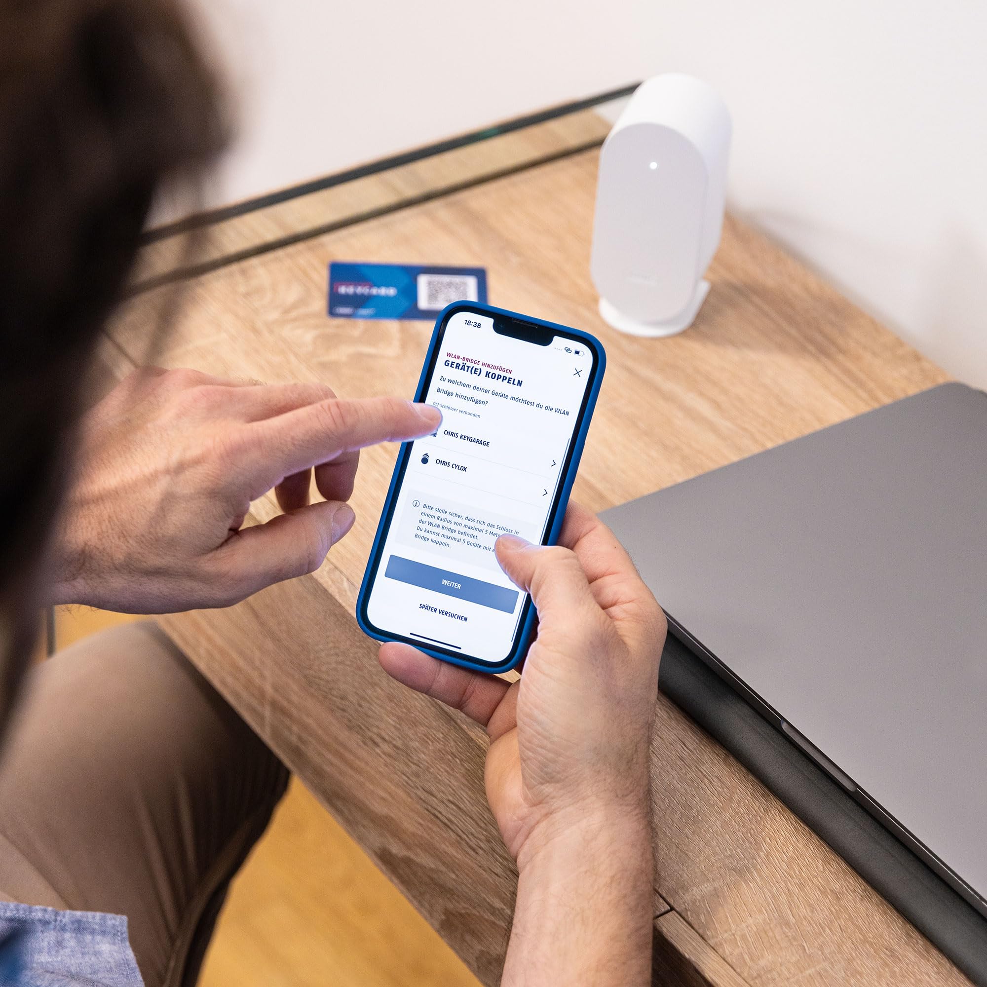 ABUS Bridge One - Extension WLAN pour Serrure Connectée - Noir | Caméra pivotante/inclinable IP66, vision nocturne 15 m, détection personnes, interphone, zoom, 82°